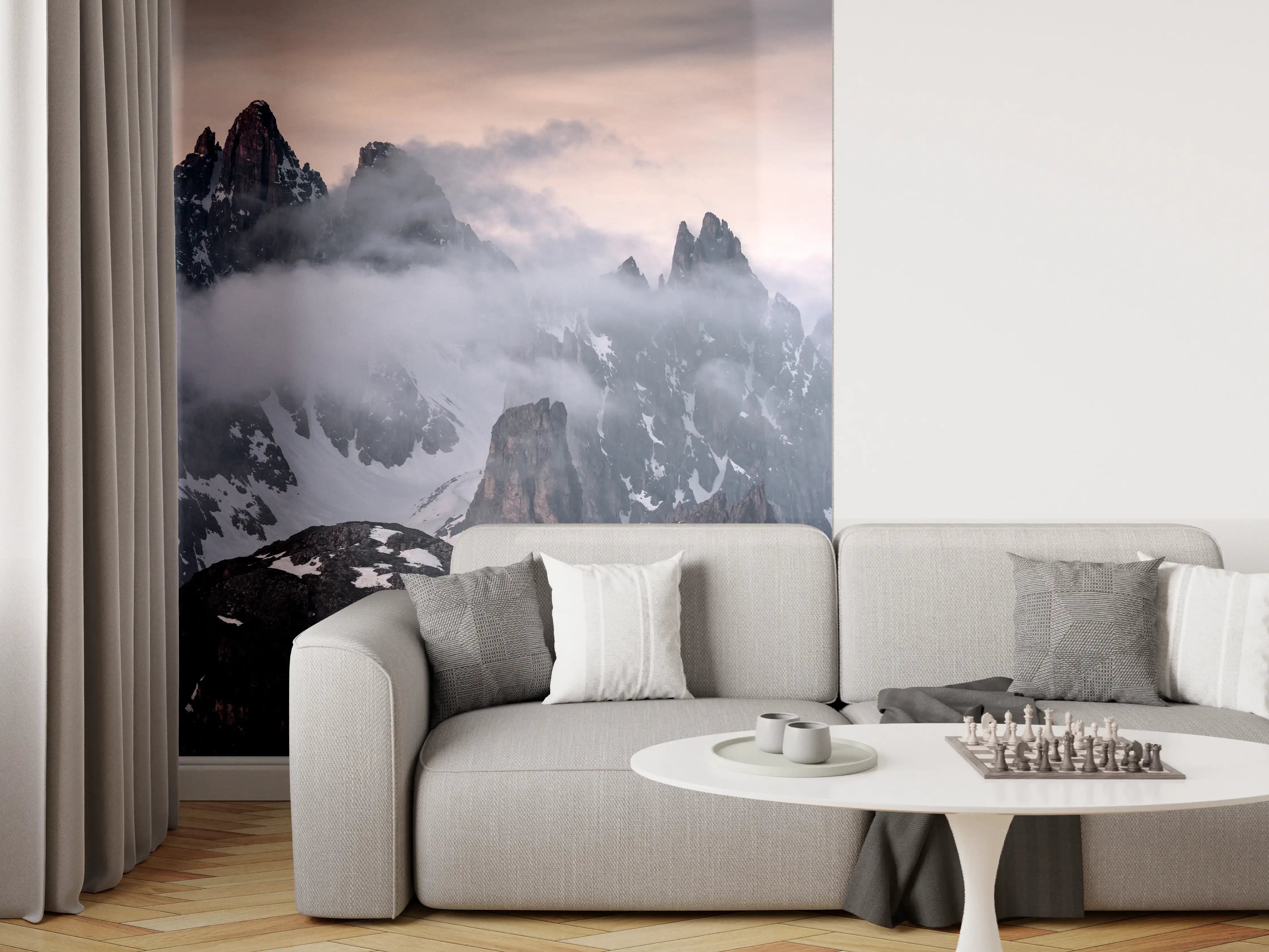 Wandverkleidung Wohnzimmer - Majestätische Bergwelt im Nebel