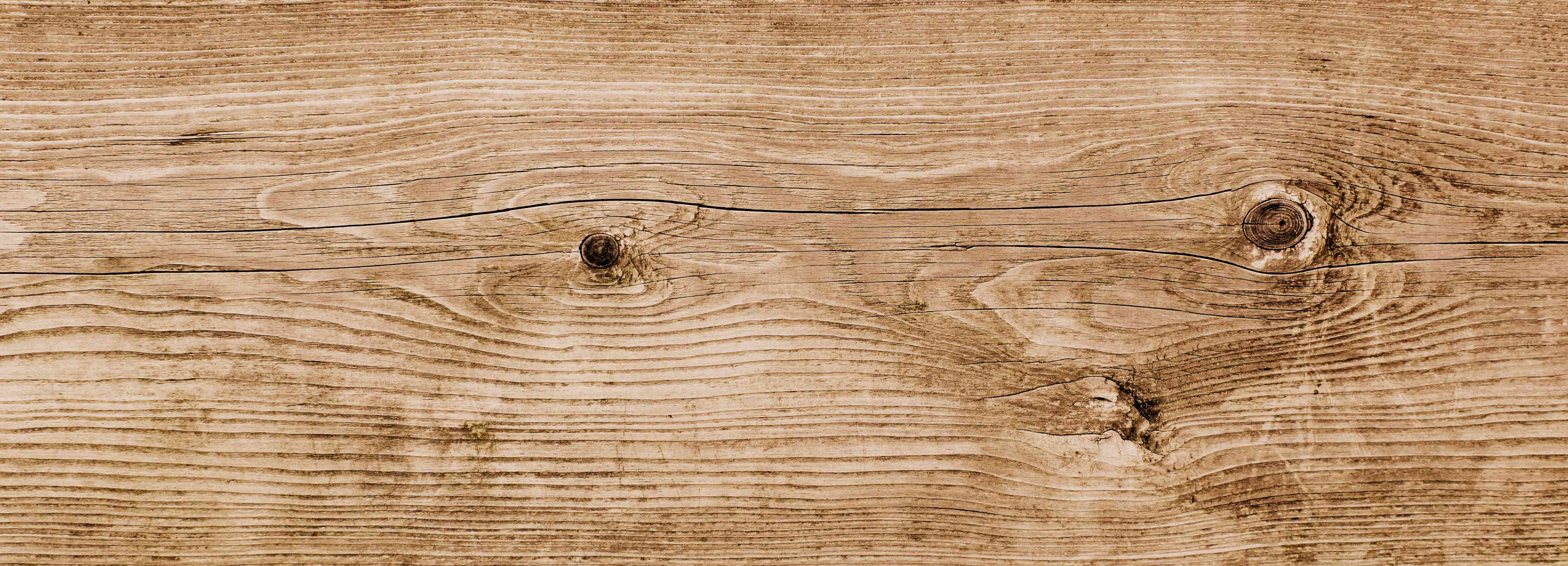 Wandverkleidung Wohnzimmer-Natürliche Holzstruktur mit warmen Tönen
