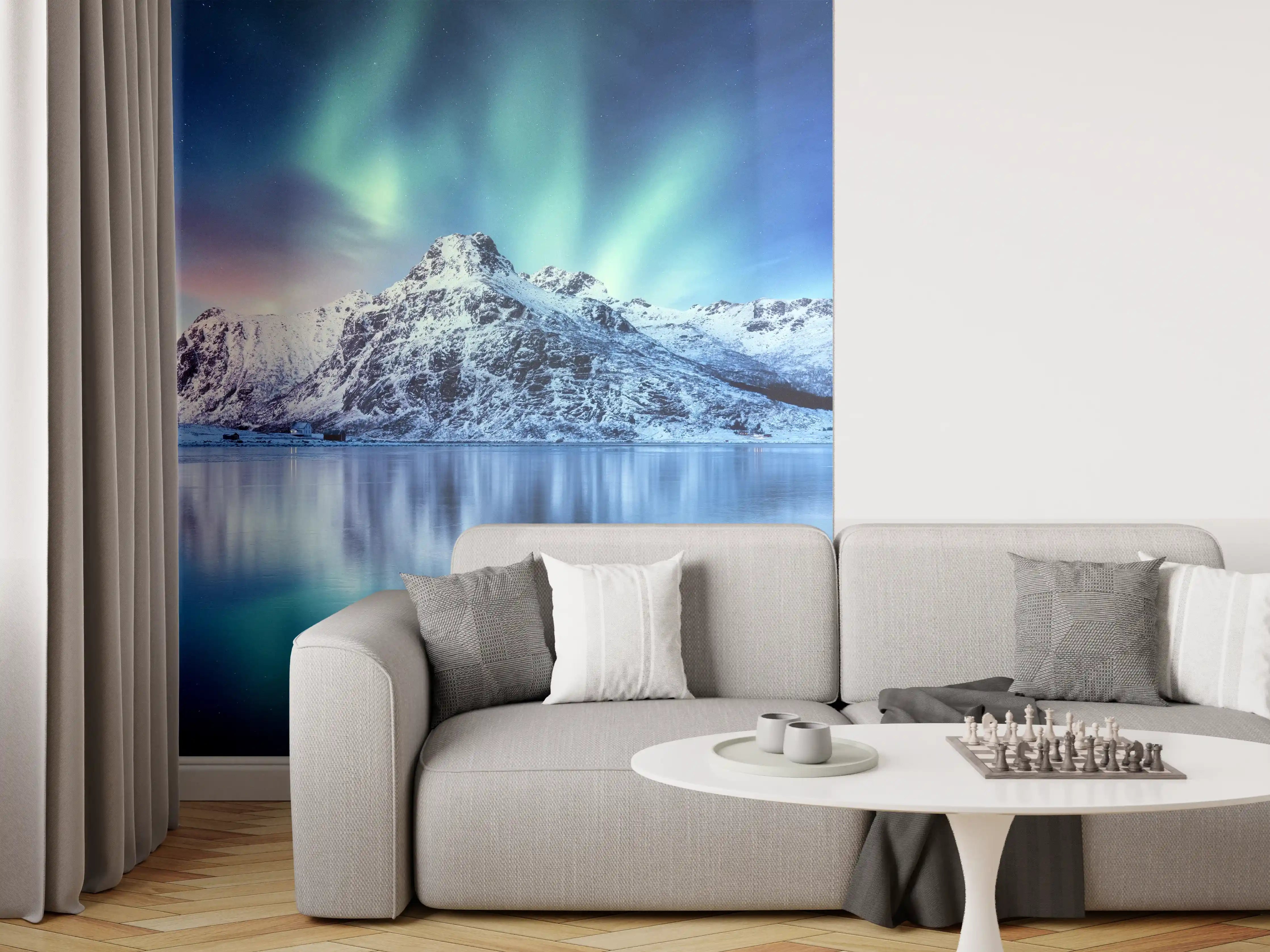 Wandverkleidung Wohnzimmer - Nordlichter über verschneitem Berg