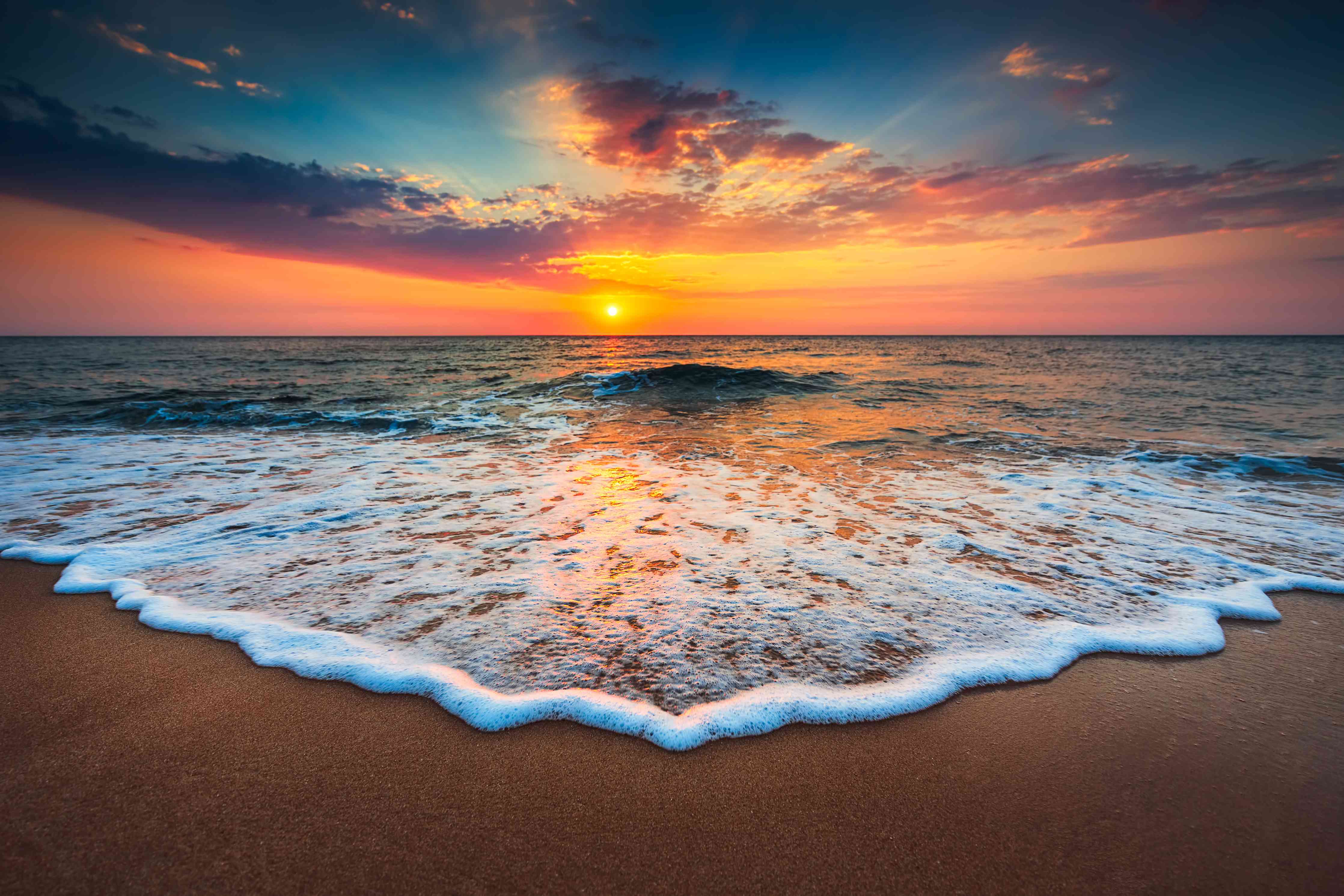 Wandverkleidung Wohnzimmer-Sanfter Grau-Sonnenuntergang am Meeresstrand