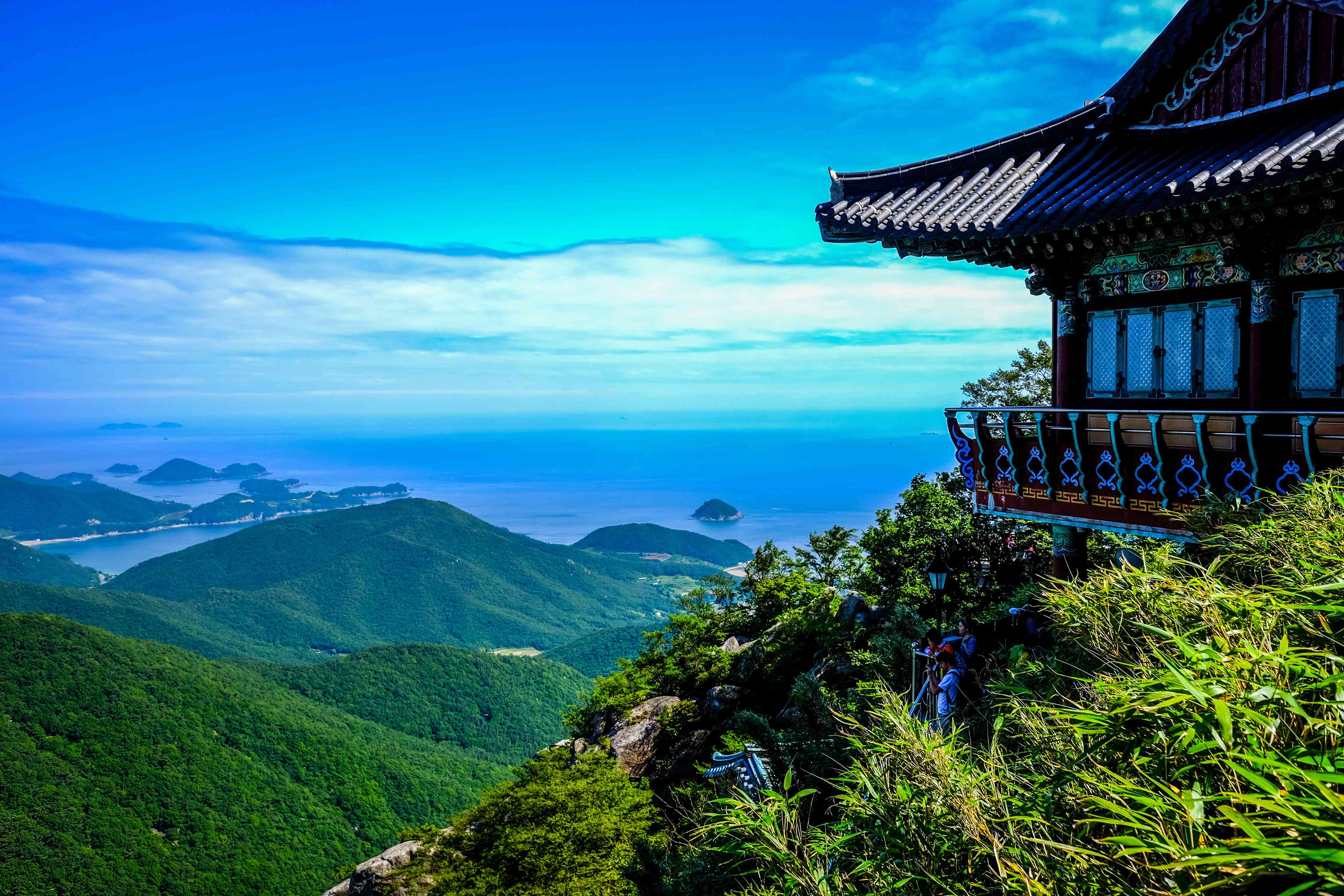 Wandverkleidung Wohnzimmer-Traditionelle koreanische Tempel inmitten der Natur