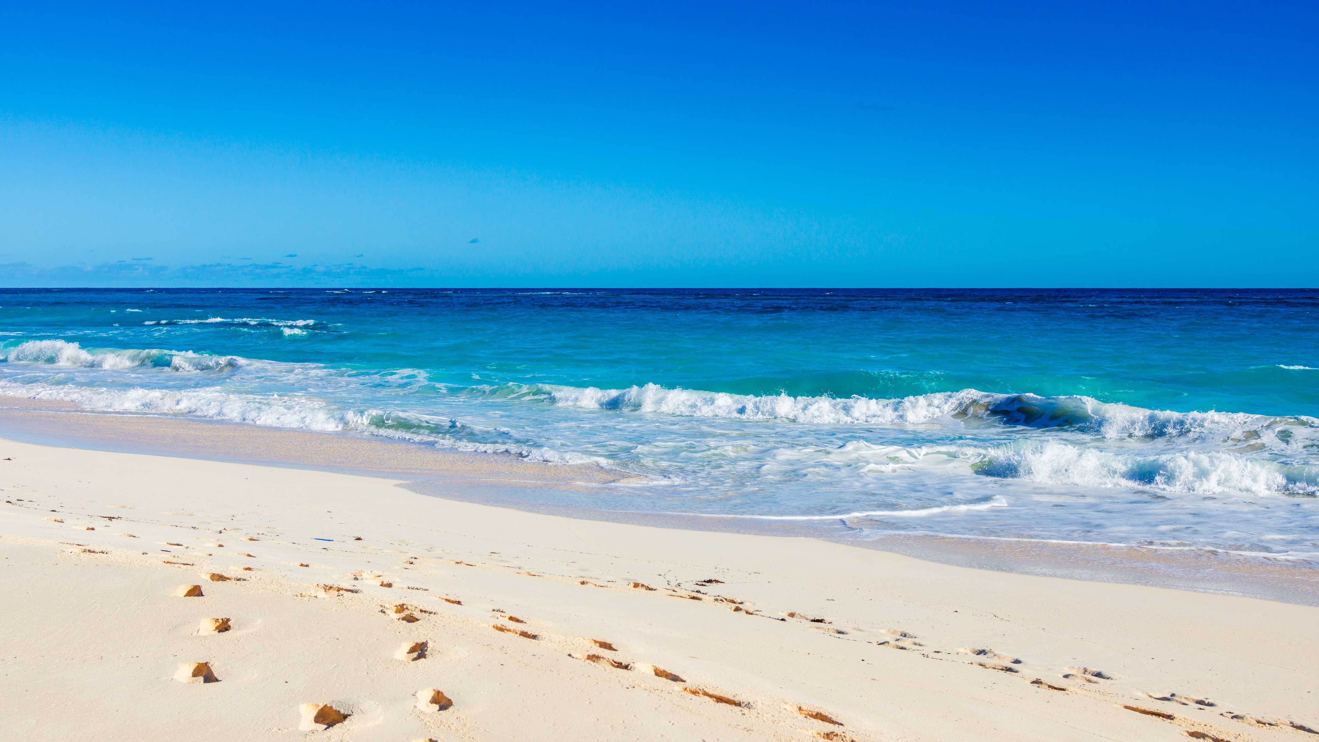 Wandverkleidung Wohnzimmer-Traumhafter Strand mit klarem Wasser