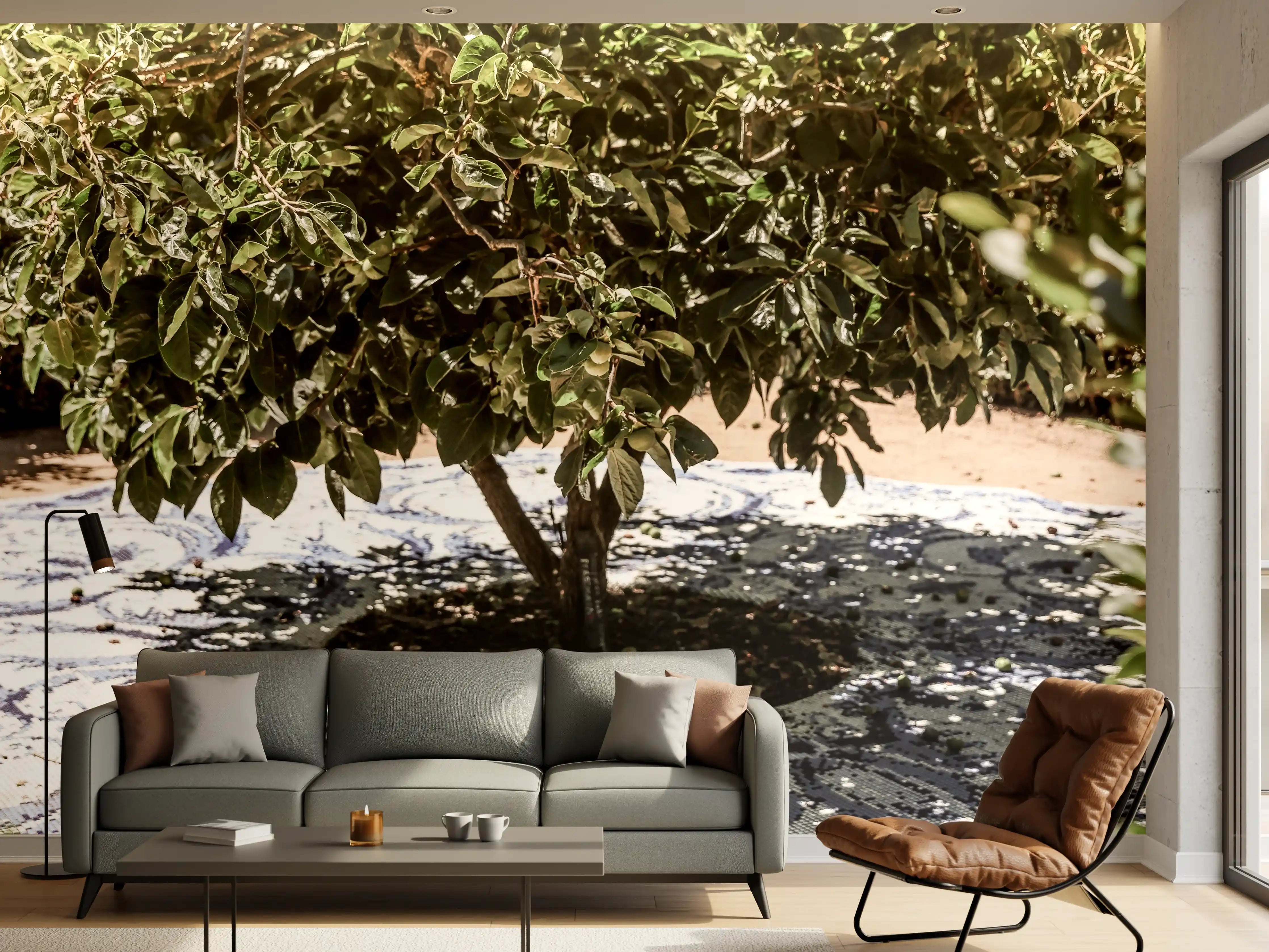 Wandverkleidung Wohnzimmer - Vielseitiges Baum-Motiv auf stilvollem Teppich