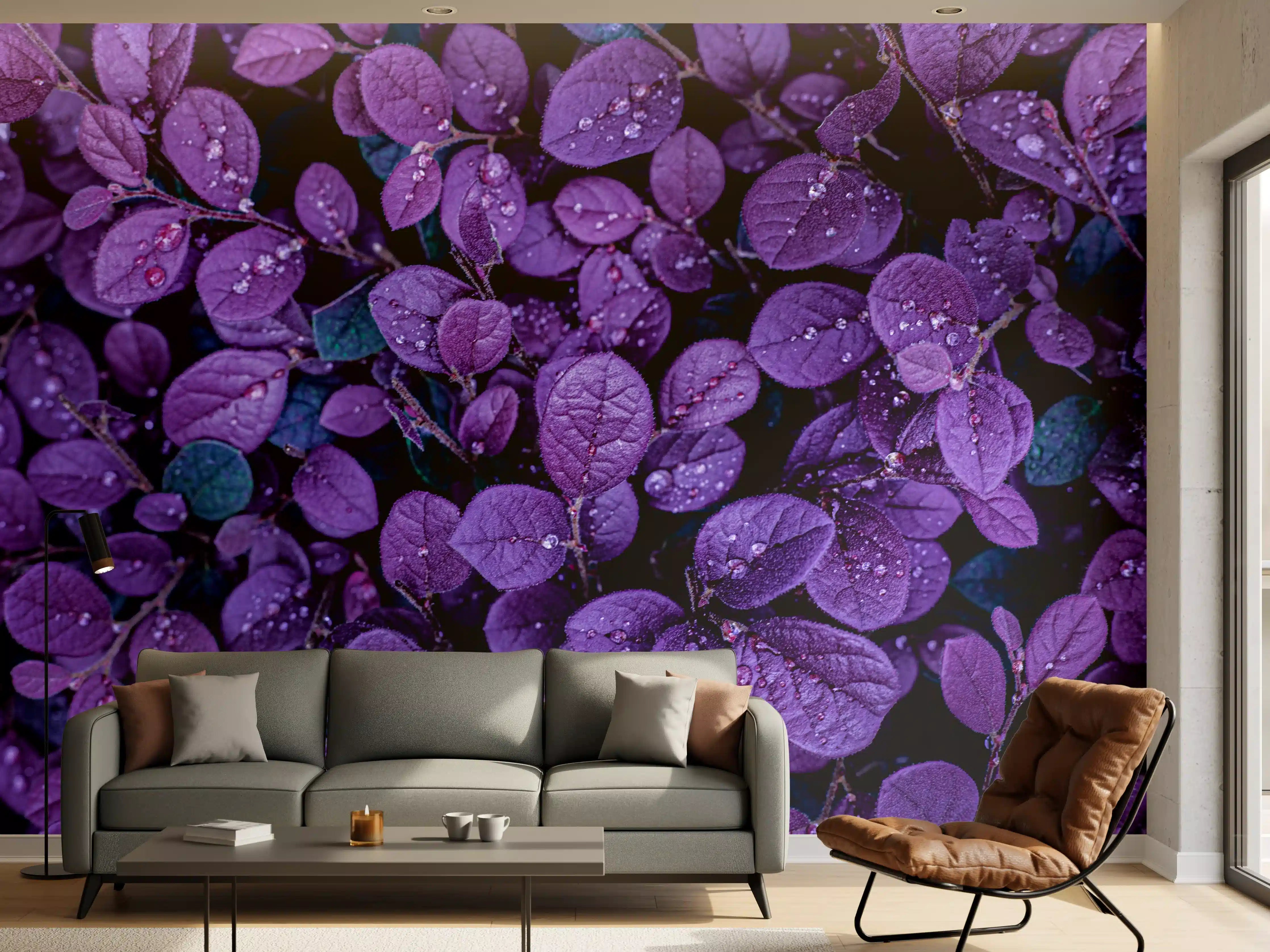 Wandverkleidung Wohnzimmer - Violet Leaves with Water Droplets