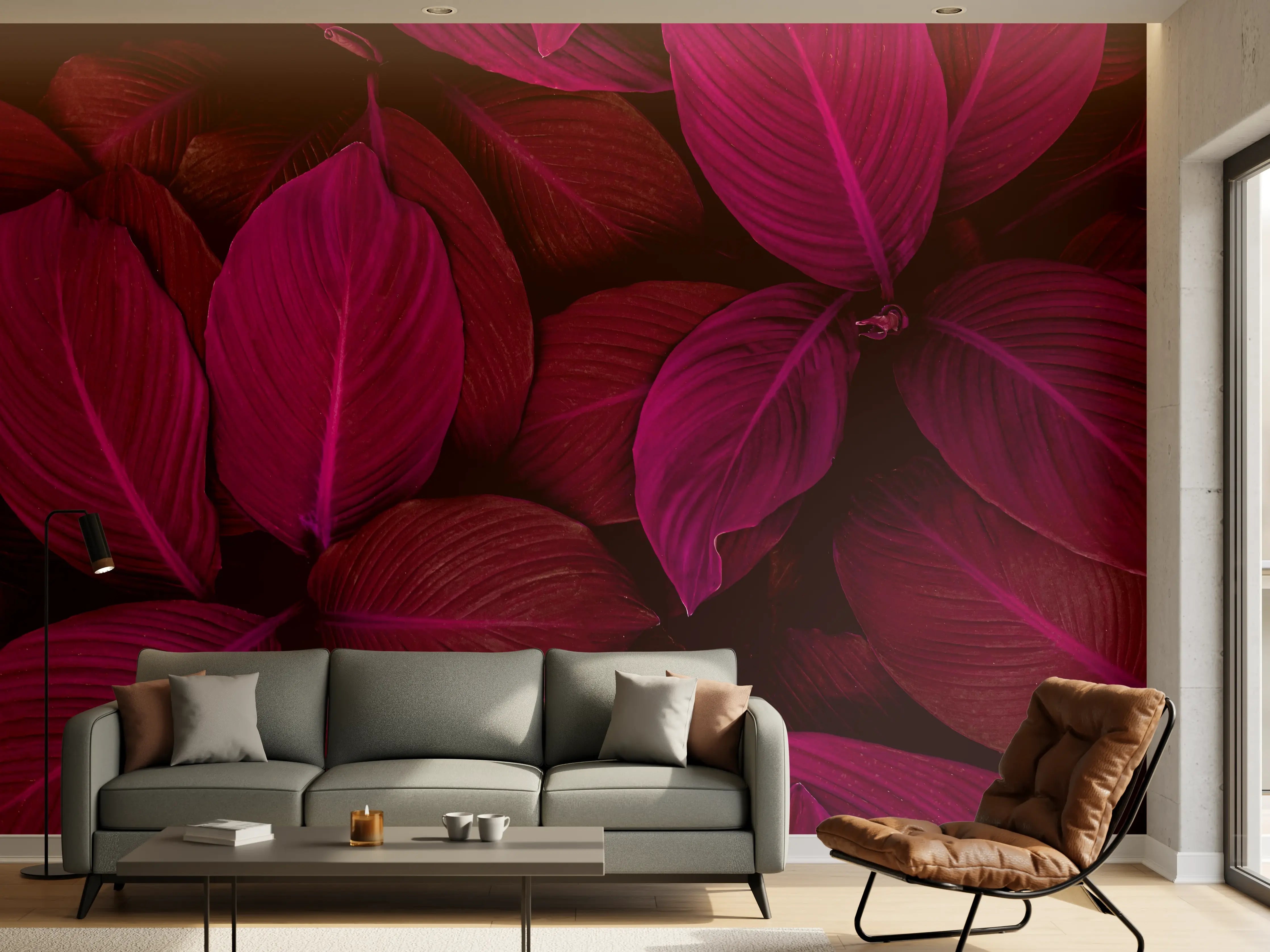 Wandverkleidung Wohnzimmer - Violette Blumenblätter in dunklem Hintergrund