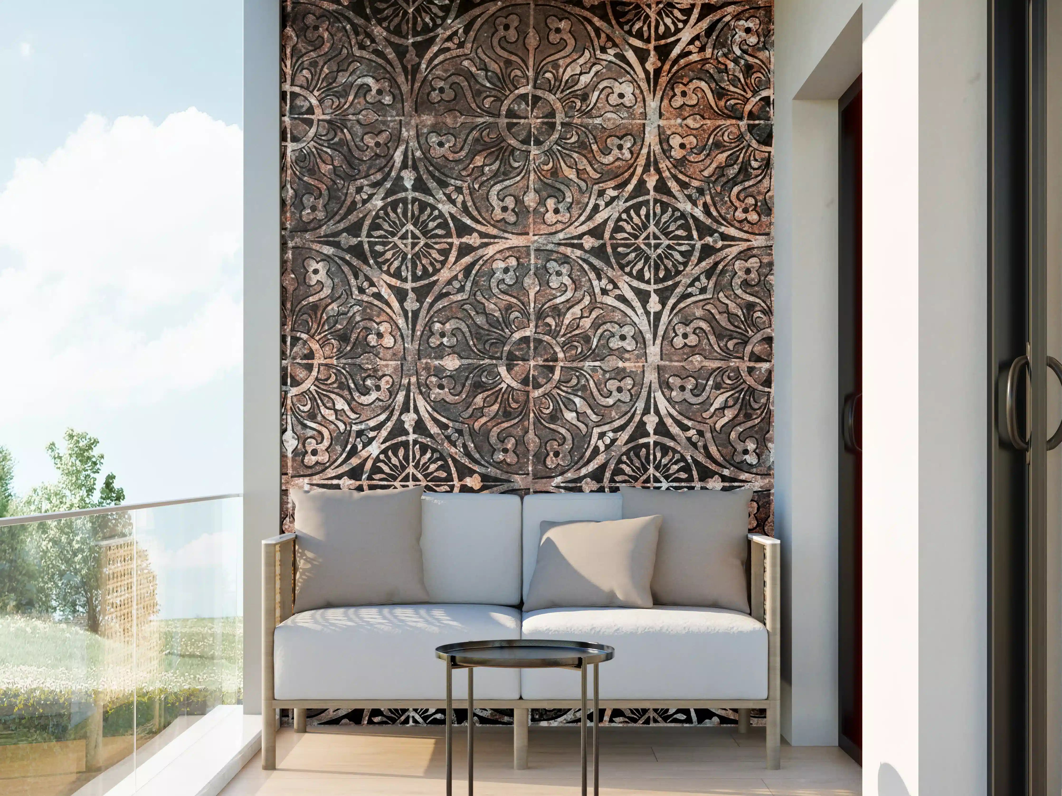 Wandverkleidung außen - Antike Fliesen mit kunstvollem Ornament in dunklen Tönen