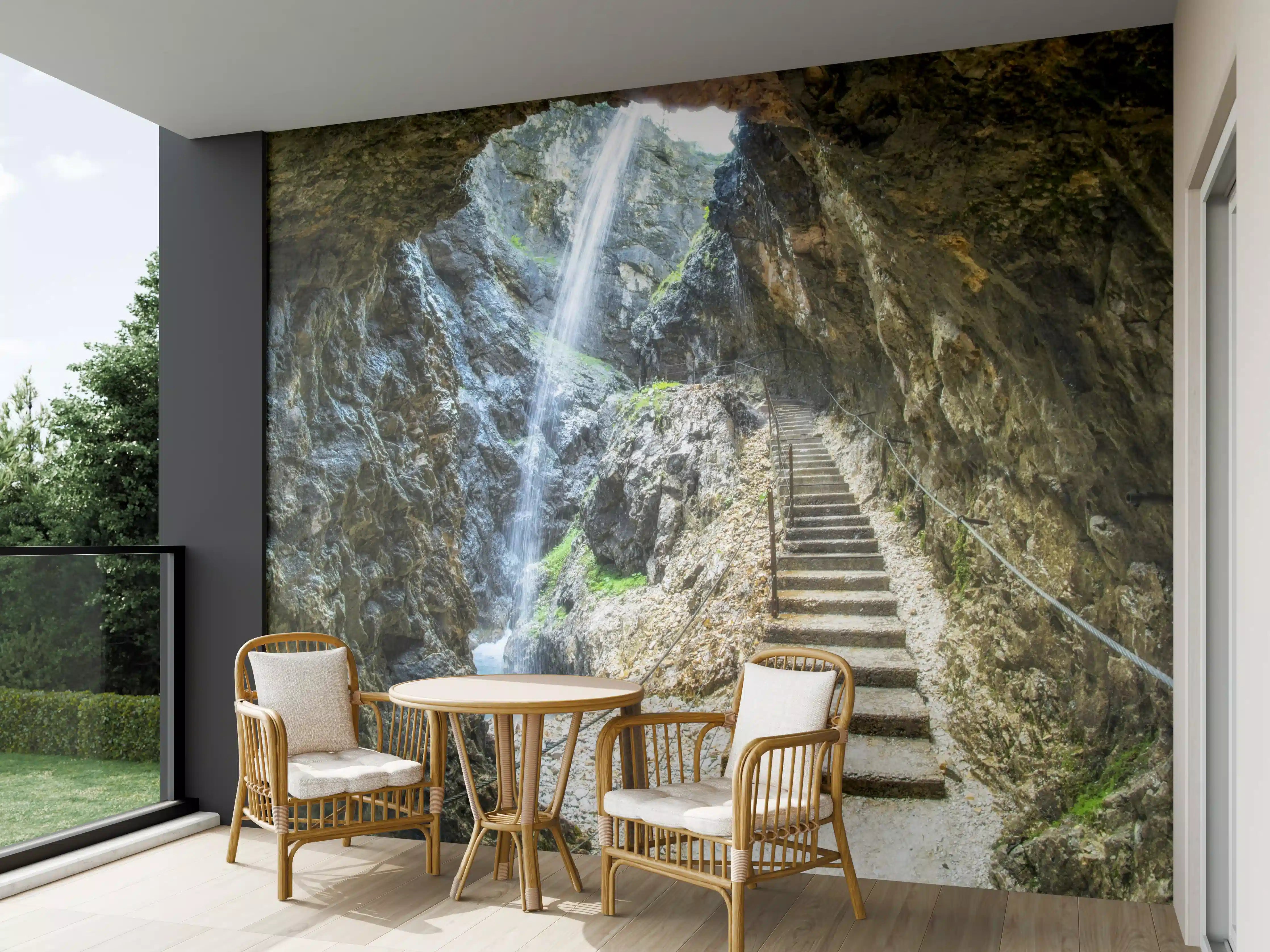 Wandverkleidung außen - Antike Steintreppen mit Wasserfall