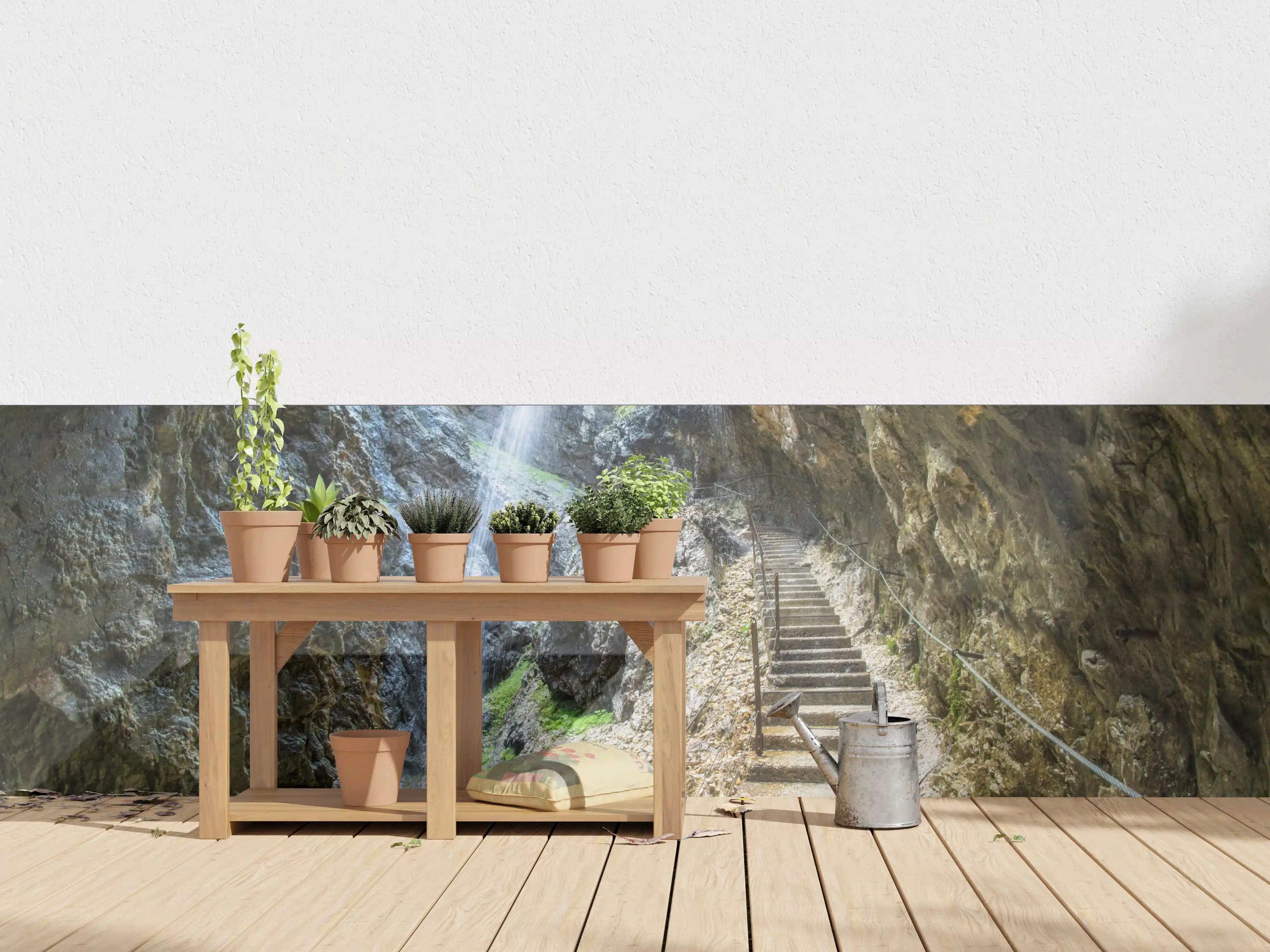 Wandverkleidung außen - Antike Steintreppen mit Wasserfall