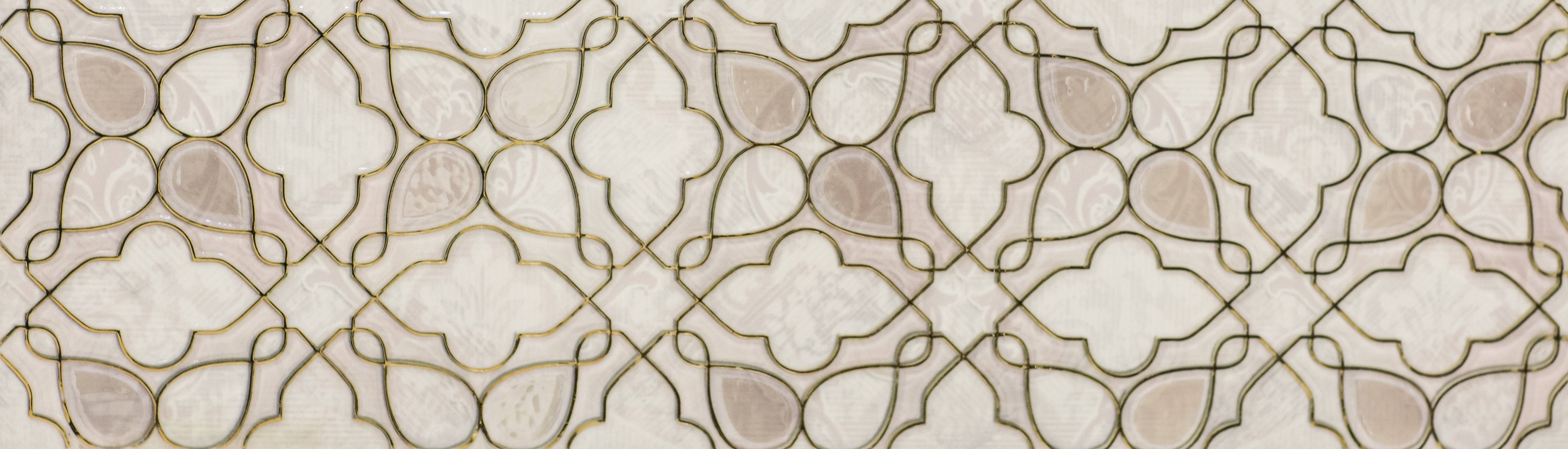 Wandverkleidung außen-Beige Ornamentmuster mit Goldakzenten