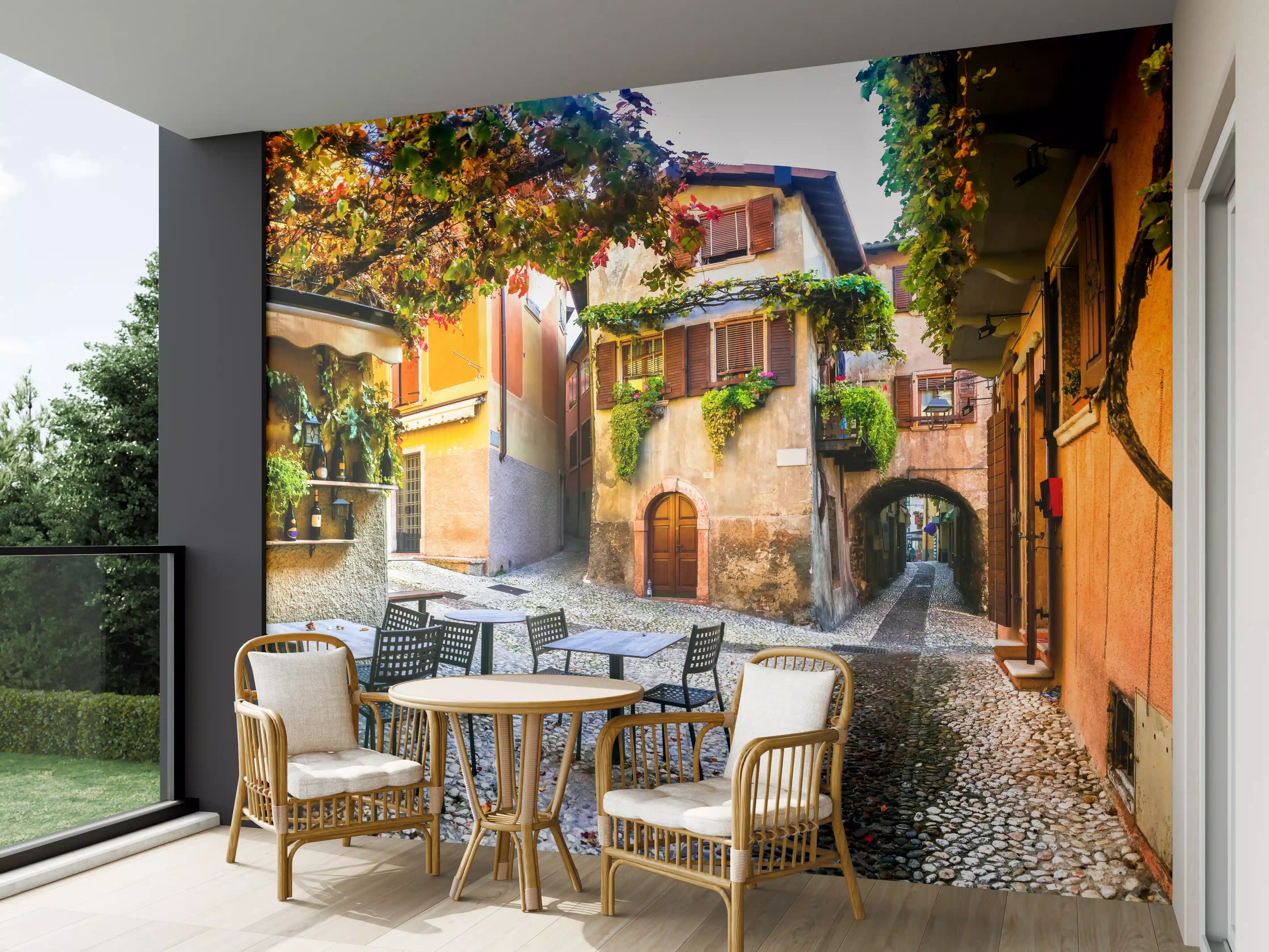 Wandverkleidung außen - Bezaubernde alte Gasse in Malcesine