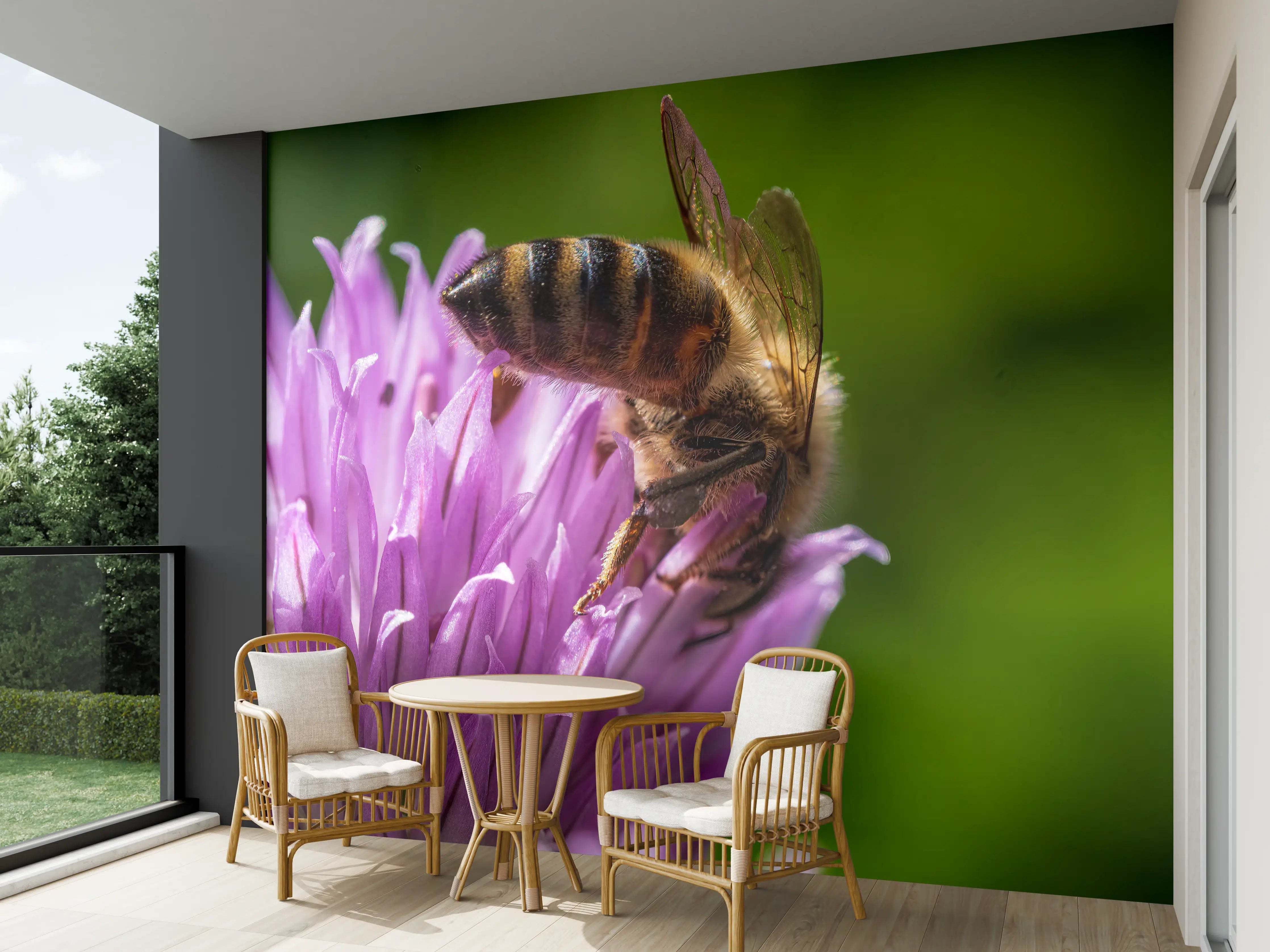 Wandverkleidung außen - Biene auf Lila Blüte Makro