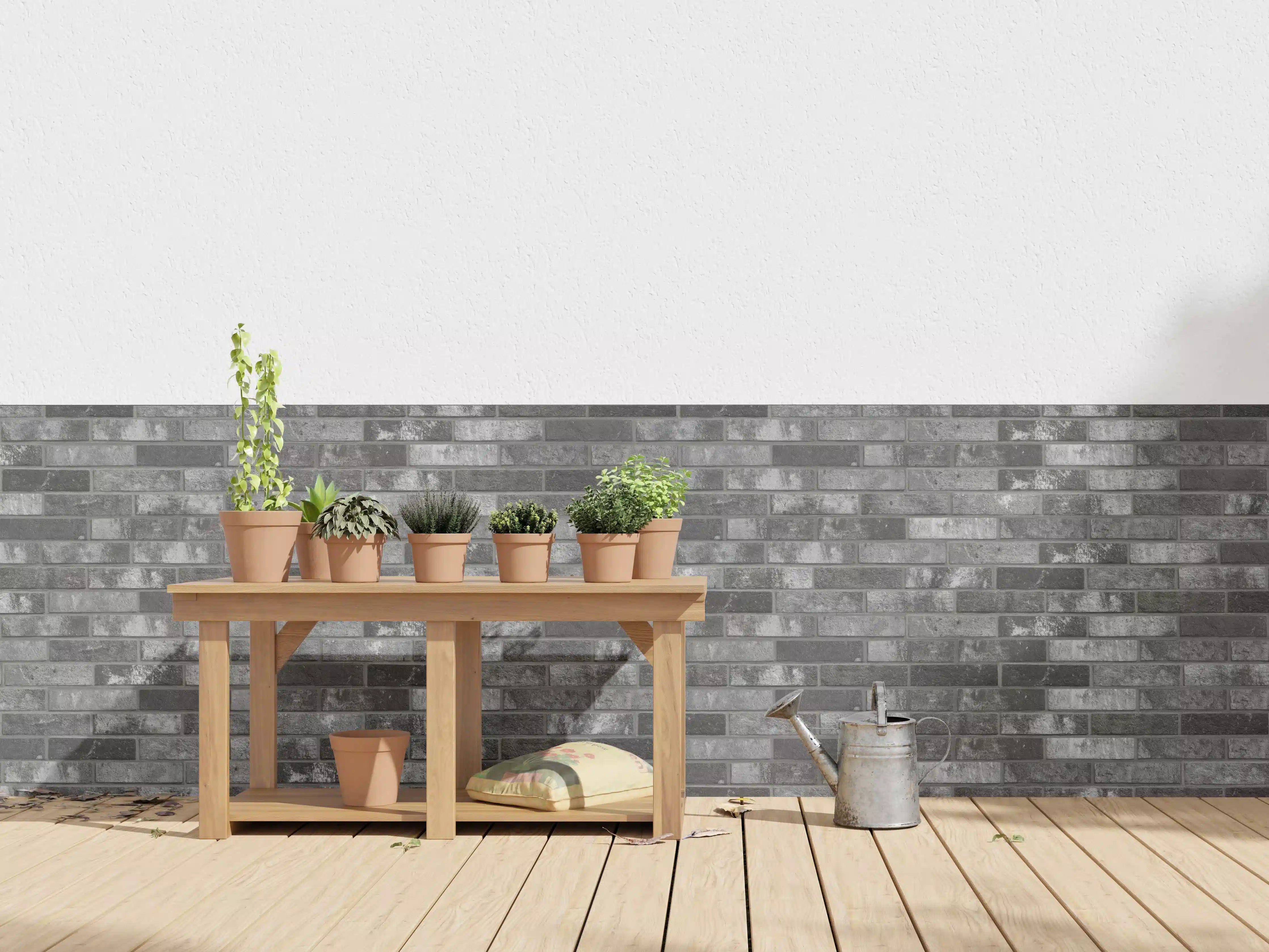 Wandverkleidung außen - Dunkelgraue Backsteinmauer