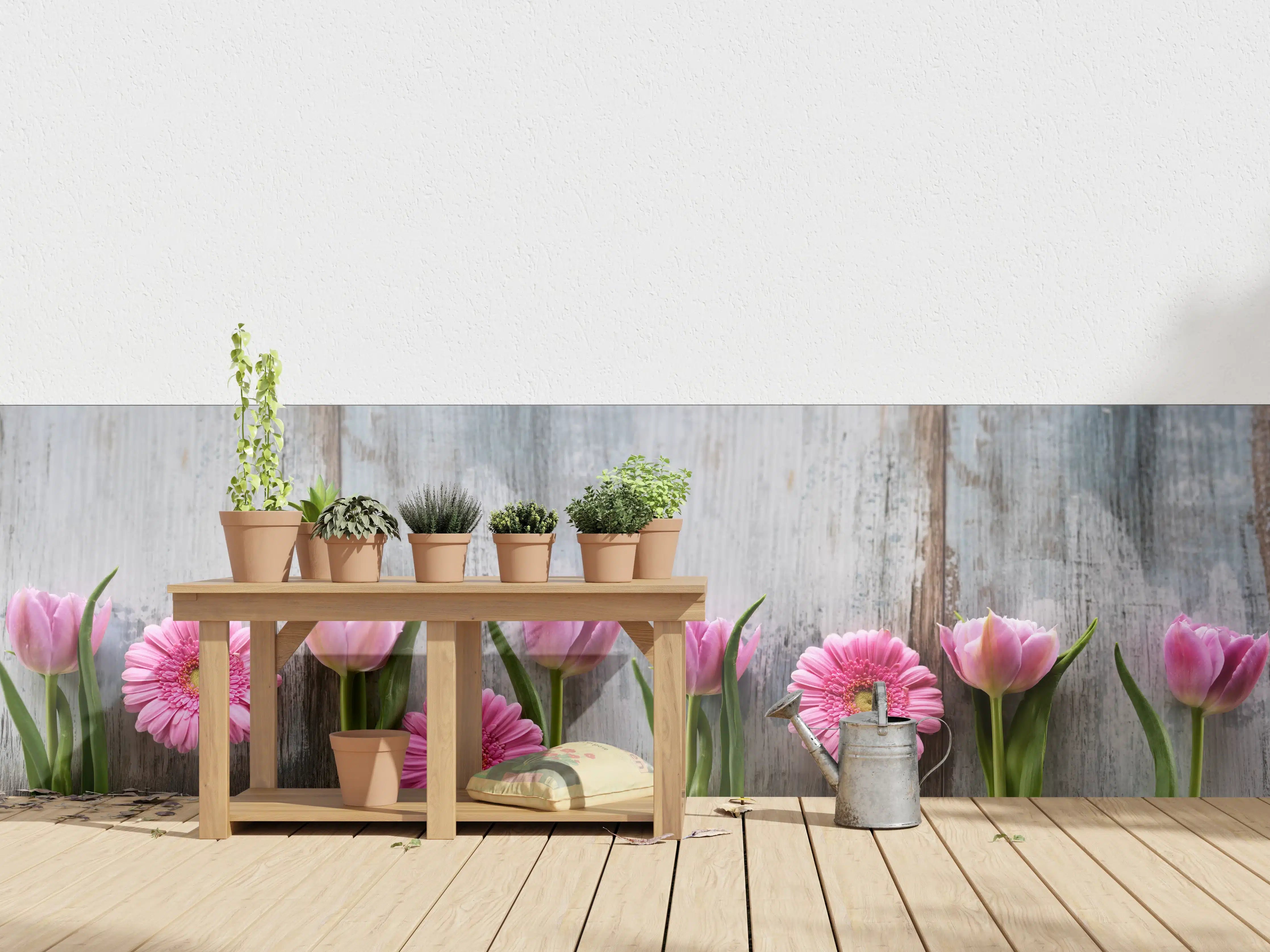 Wandverkleidung außen - Frühlingsblumen auf schäbigem Holz