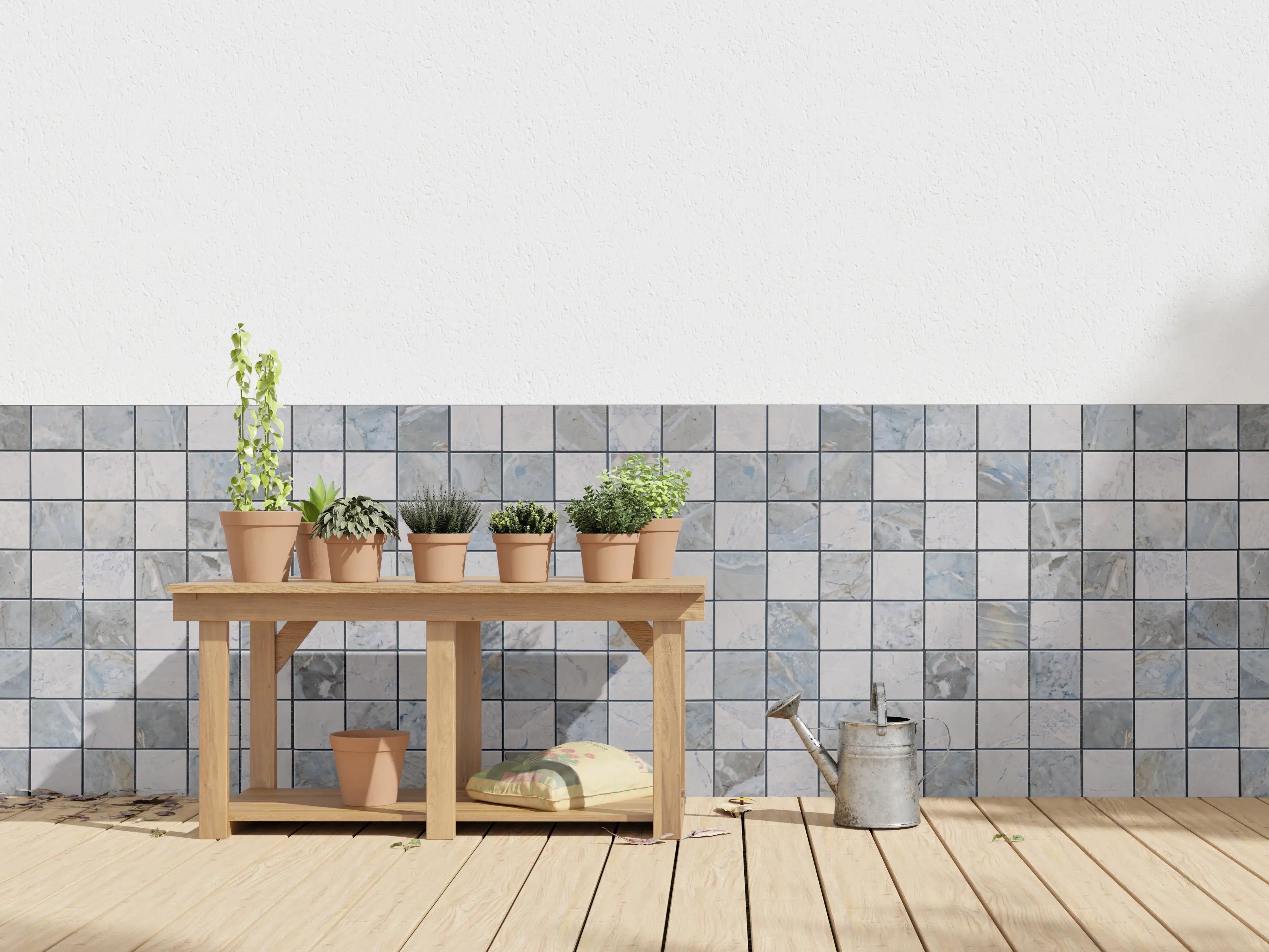 Wandverkleidung außen - Grau-weiße Mosaikfliesen mit Marmoreffekt