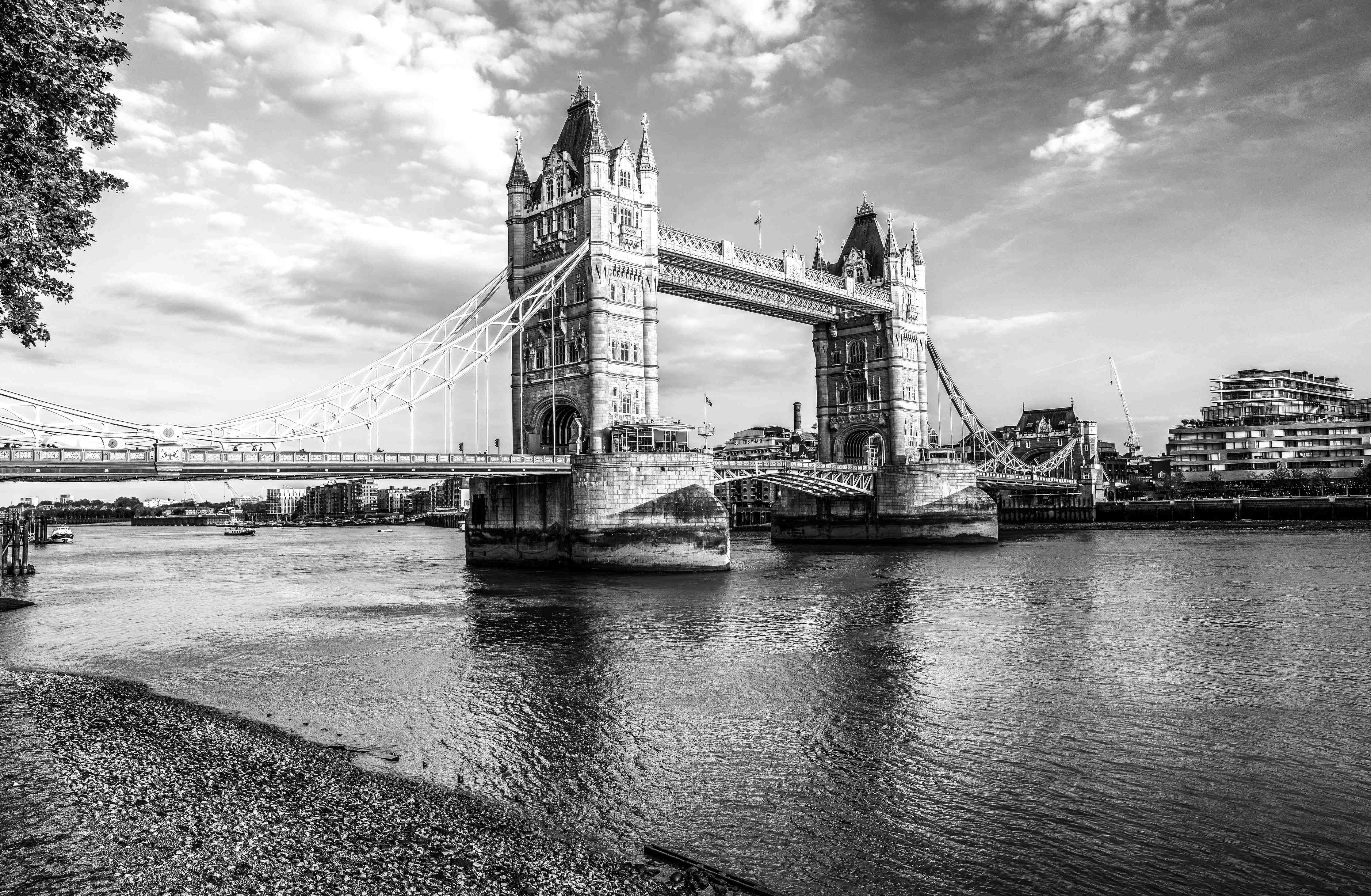 Wandverkleidung außen-Grauer Blick auf Tower Bridge