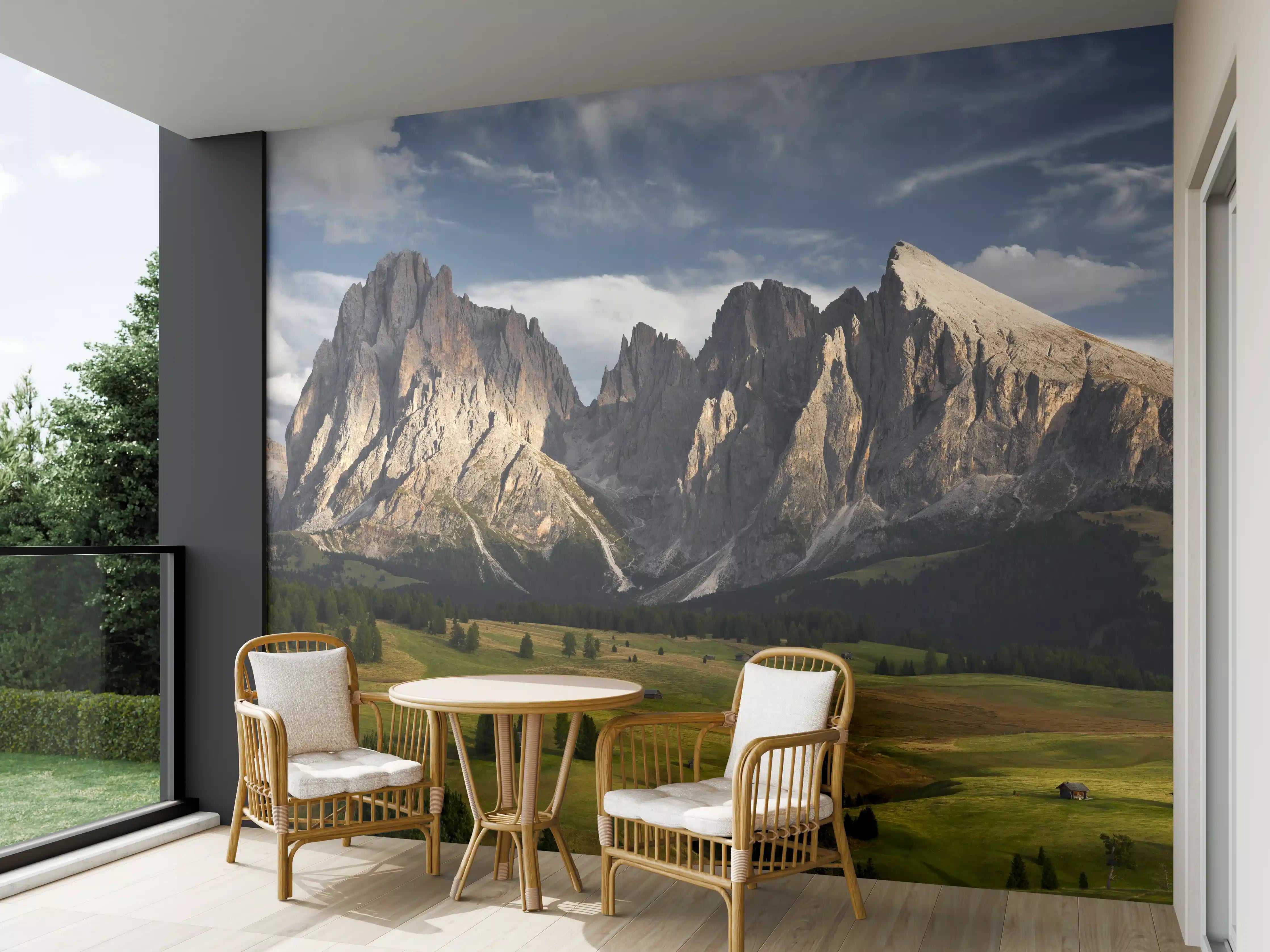 Wandverkleidung außen - Graues Bergpanorama mit grünen Wiesen