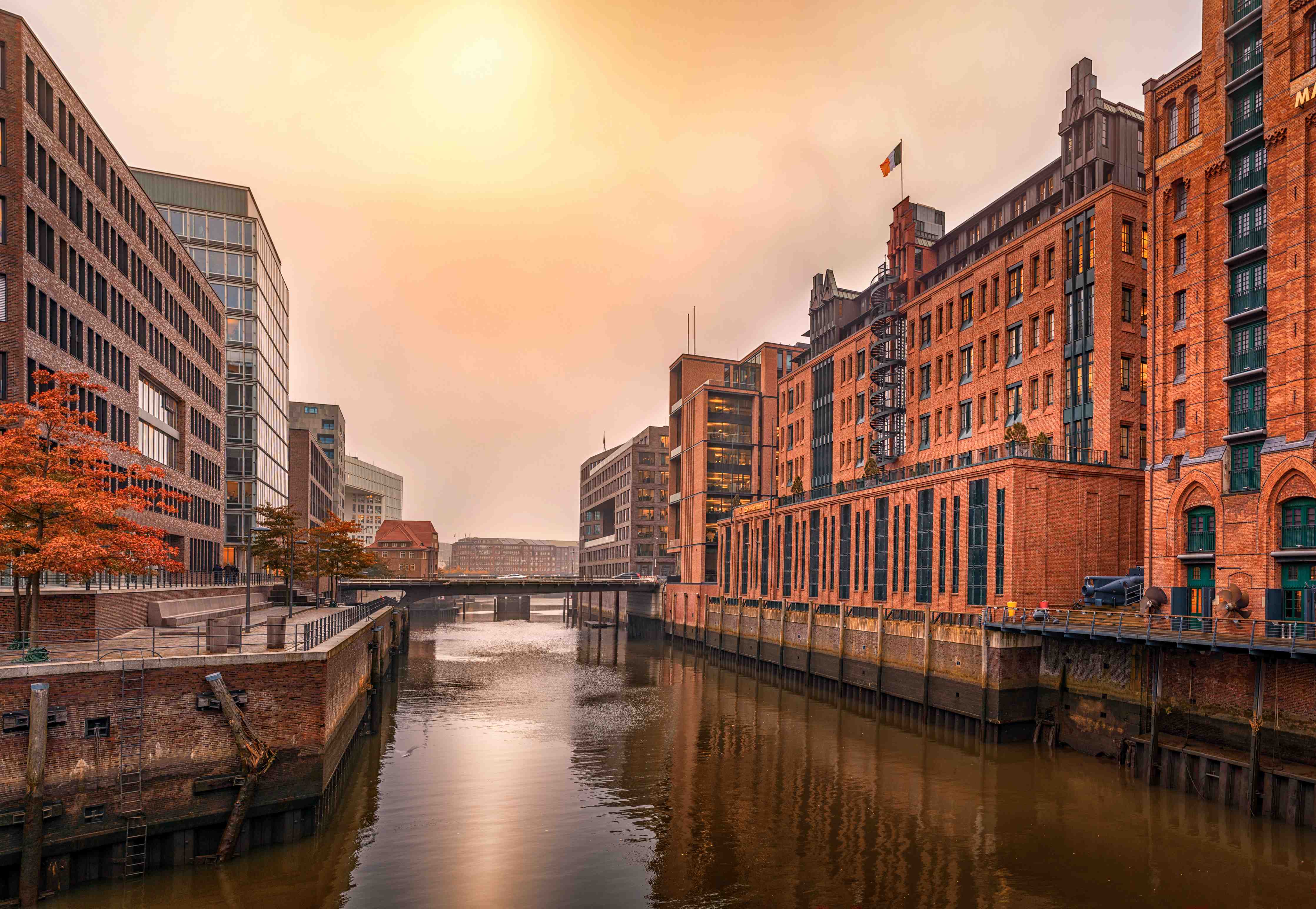 Wandverkleidung außen-Hamburg bei Sonnenuntergang