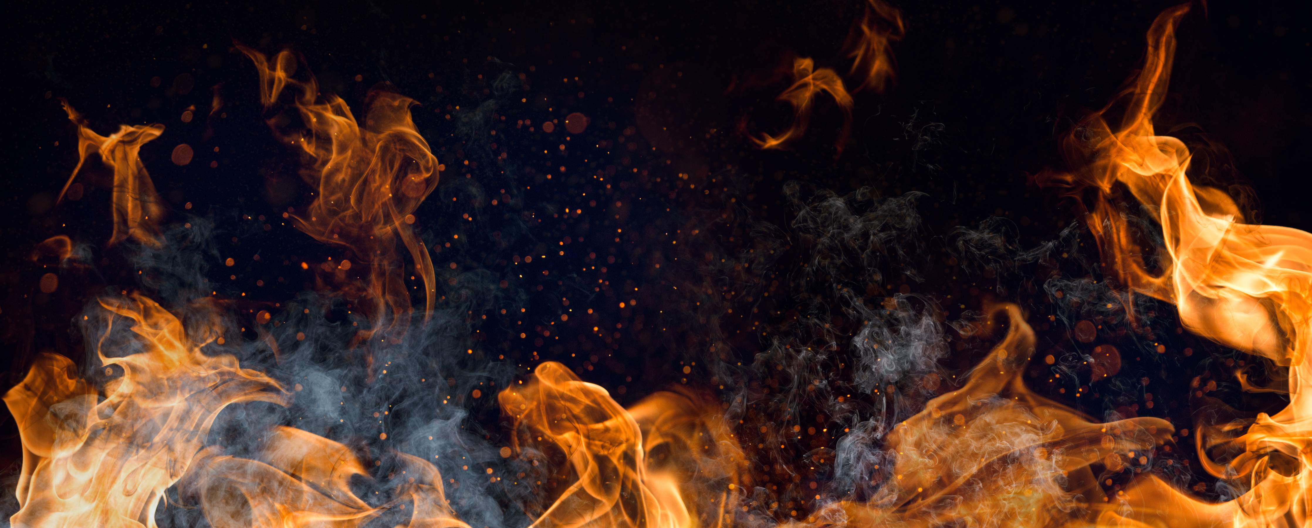Wandverkleidung außen-Heißes Lagerfeuer mit Rauch