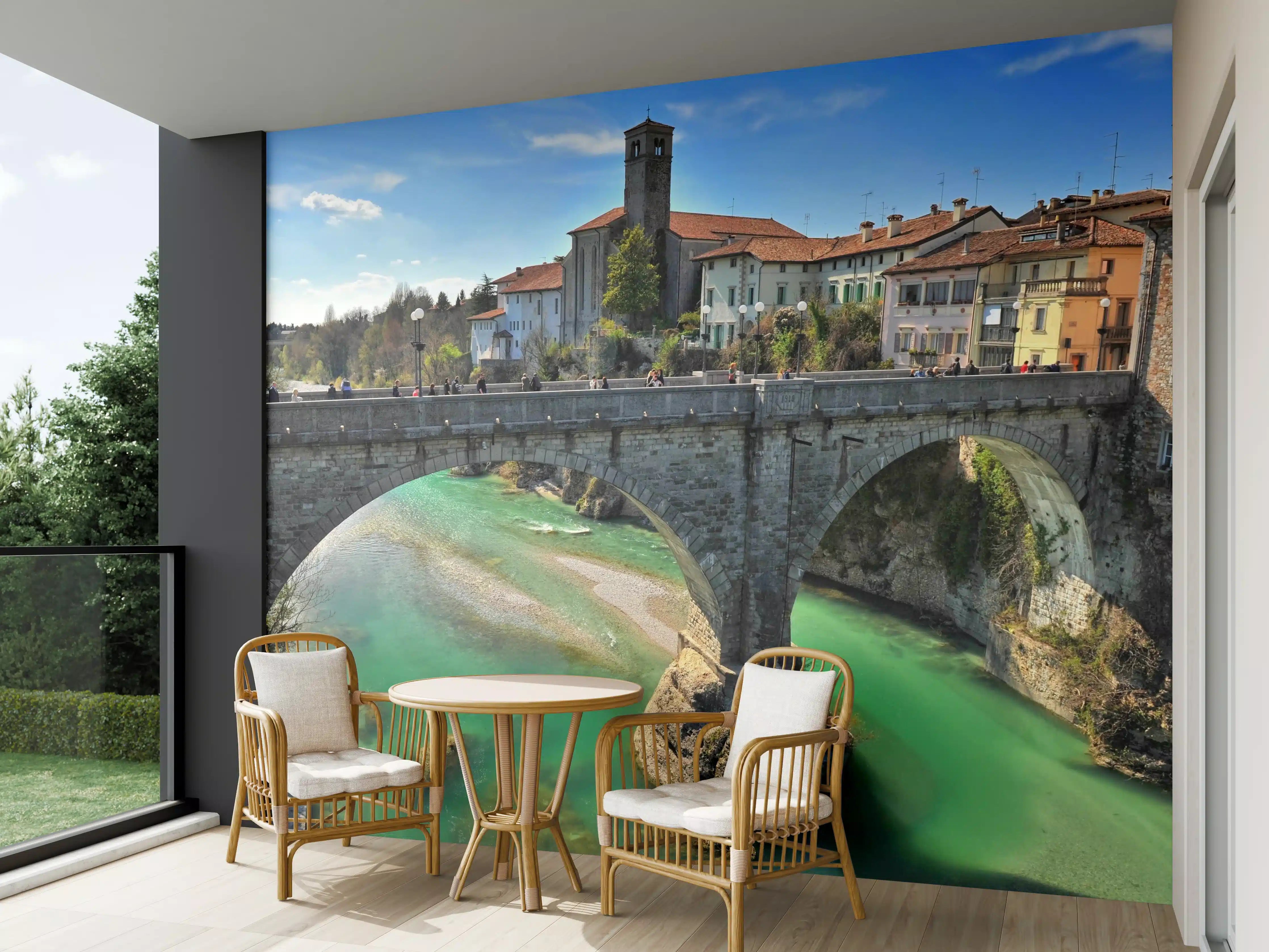 Wandverkleidung außen - Historische Brücke über turquoise Fluss