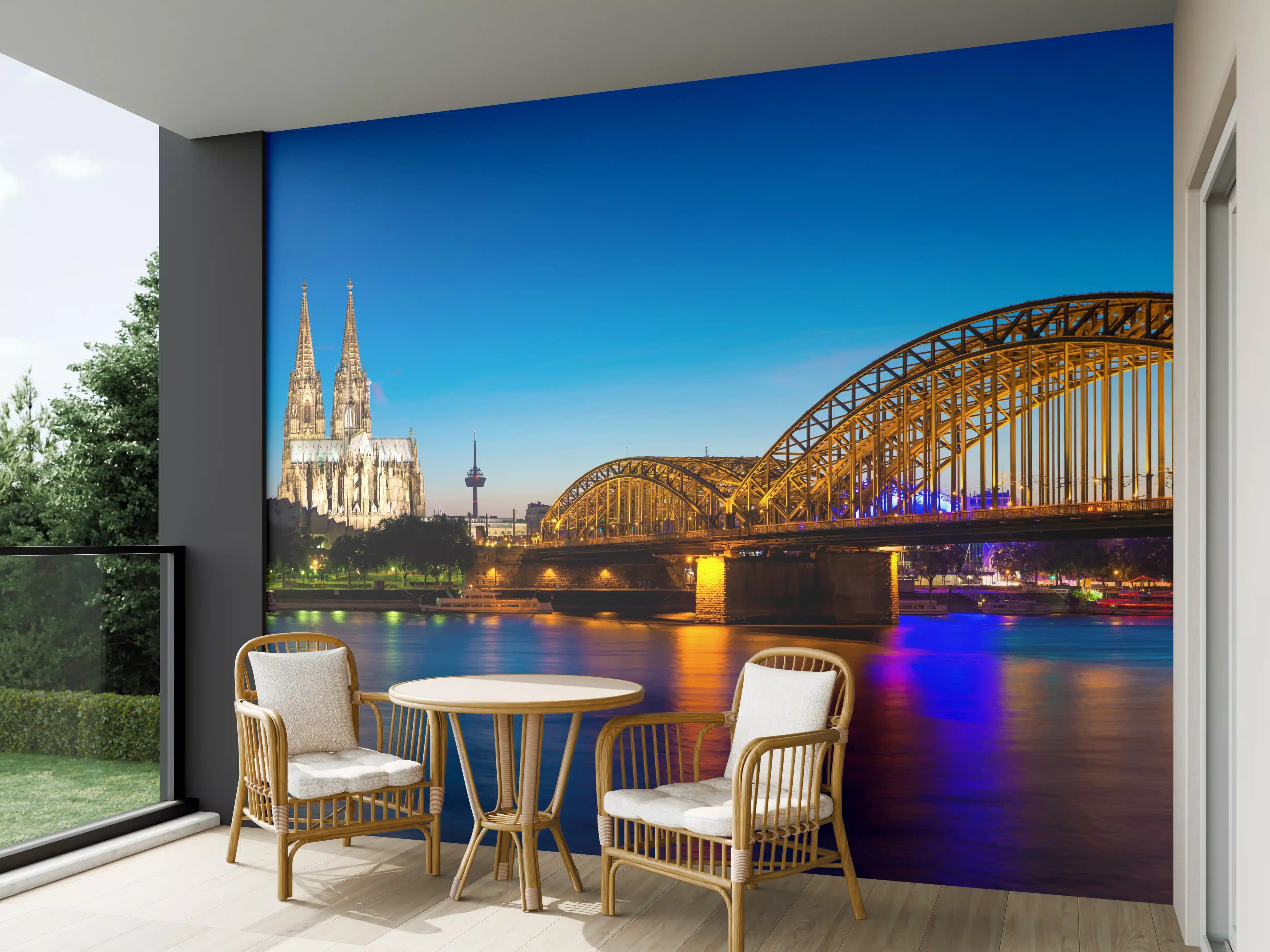 Wandverkleidung außen - Hohenzollern Brücke Köln in der Nacht