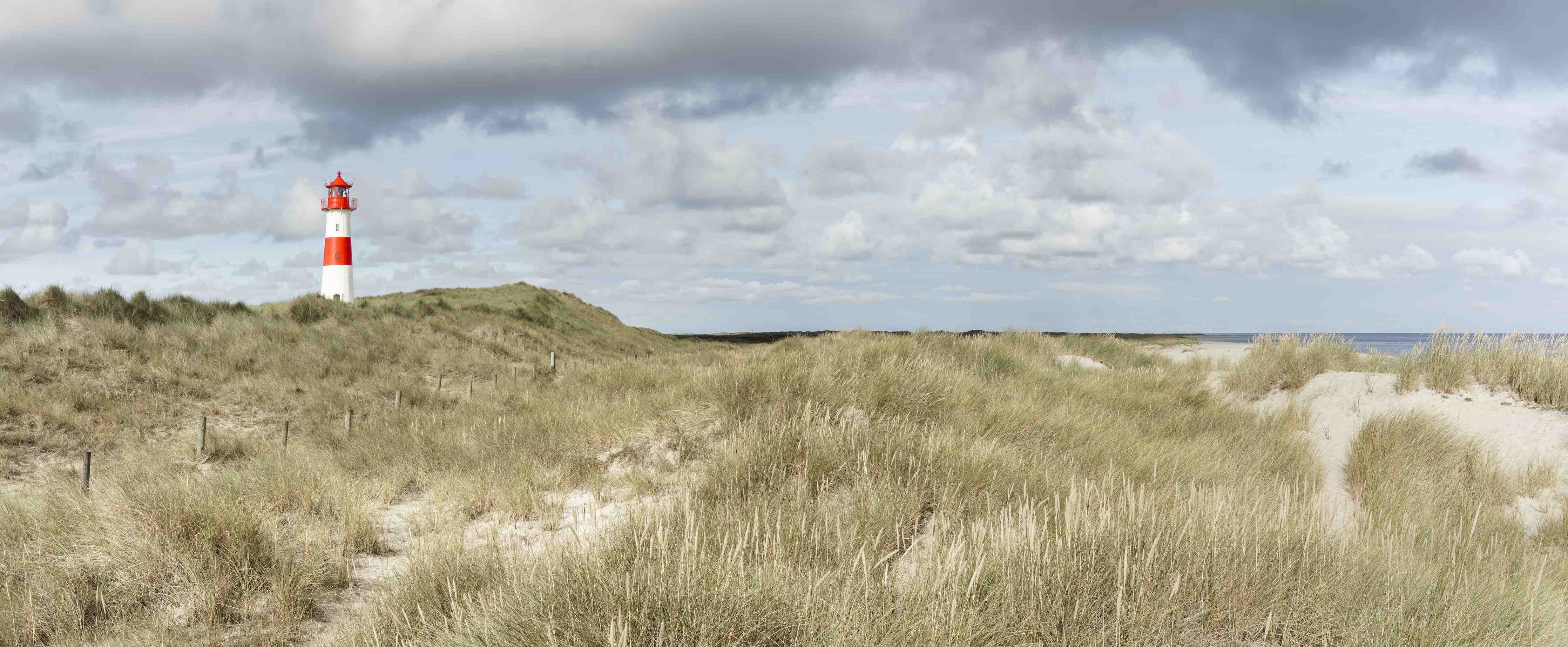 Wandverkleidung außen-Leuchtturm in der Küstenlandschaft