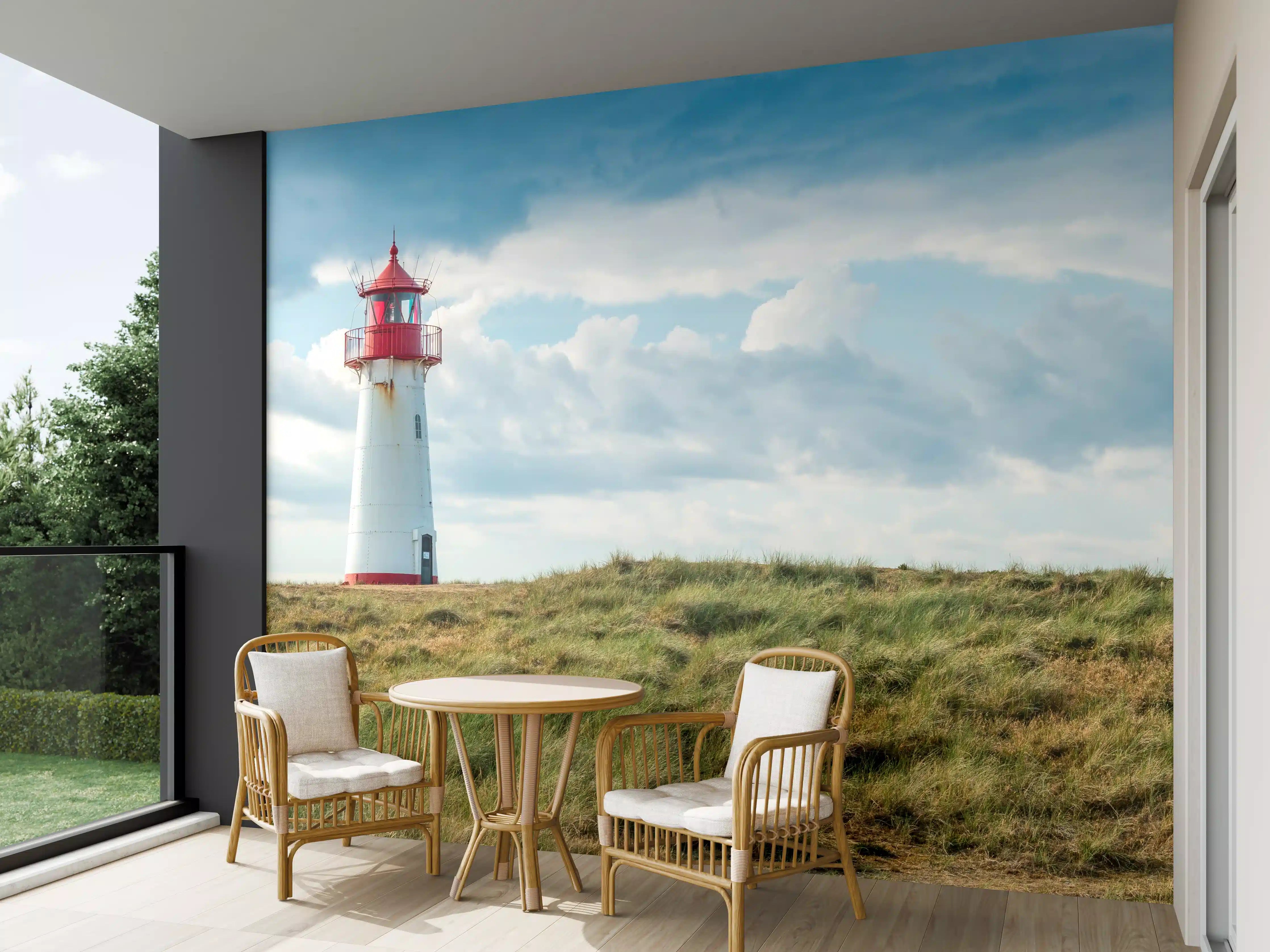 Wandverkleidung außen - Leuchtturm vor dramatischem Himmel