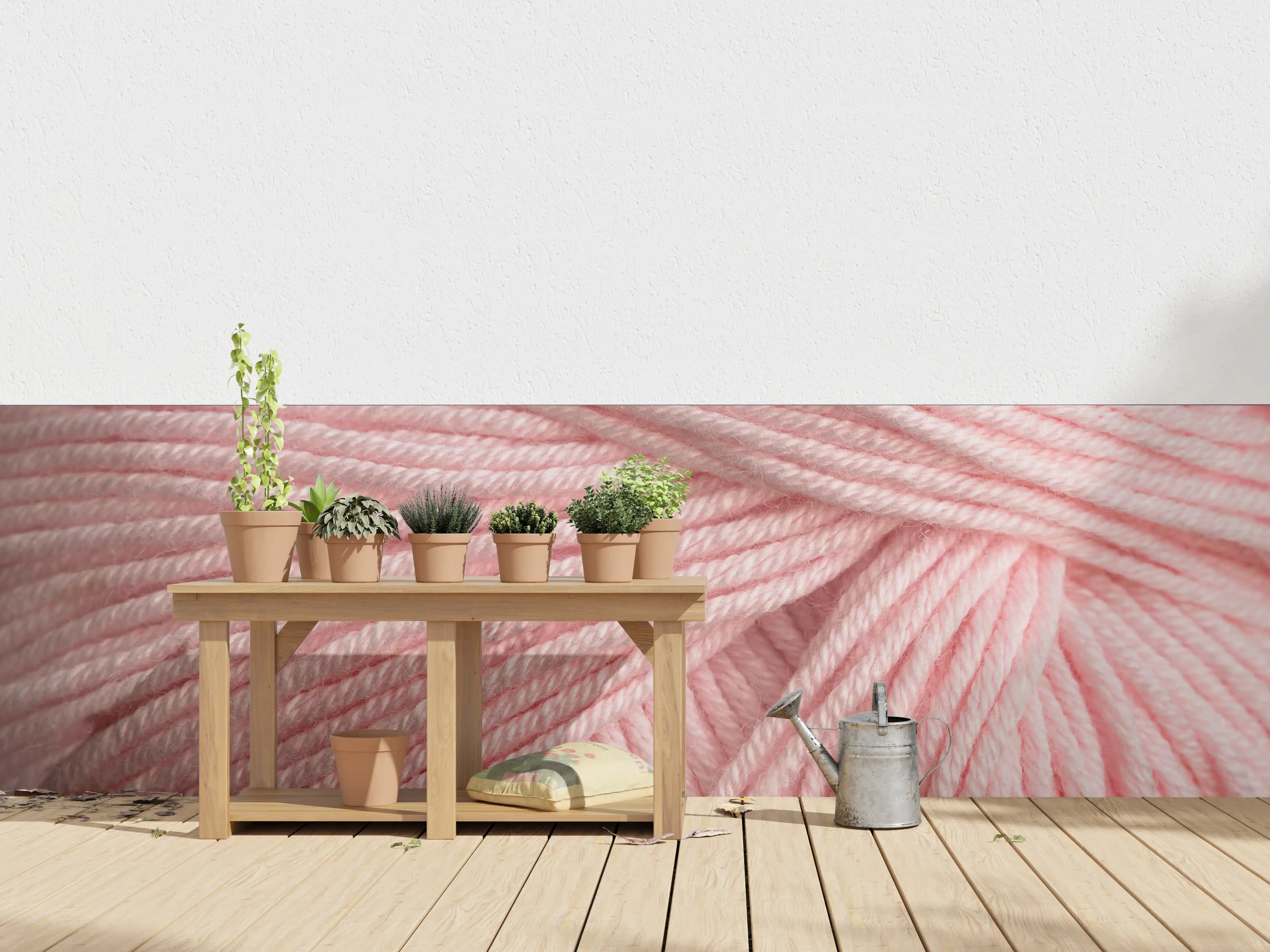 Wandverkleidung außen - Nahaufnahme eines rosa Garnknäuels