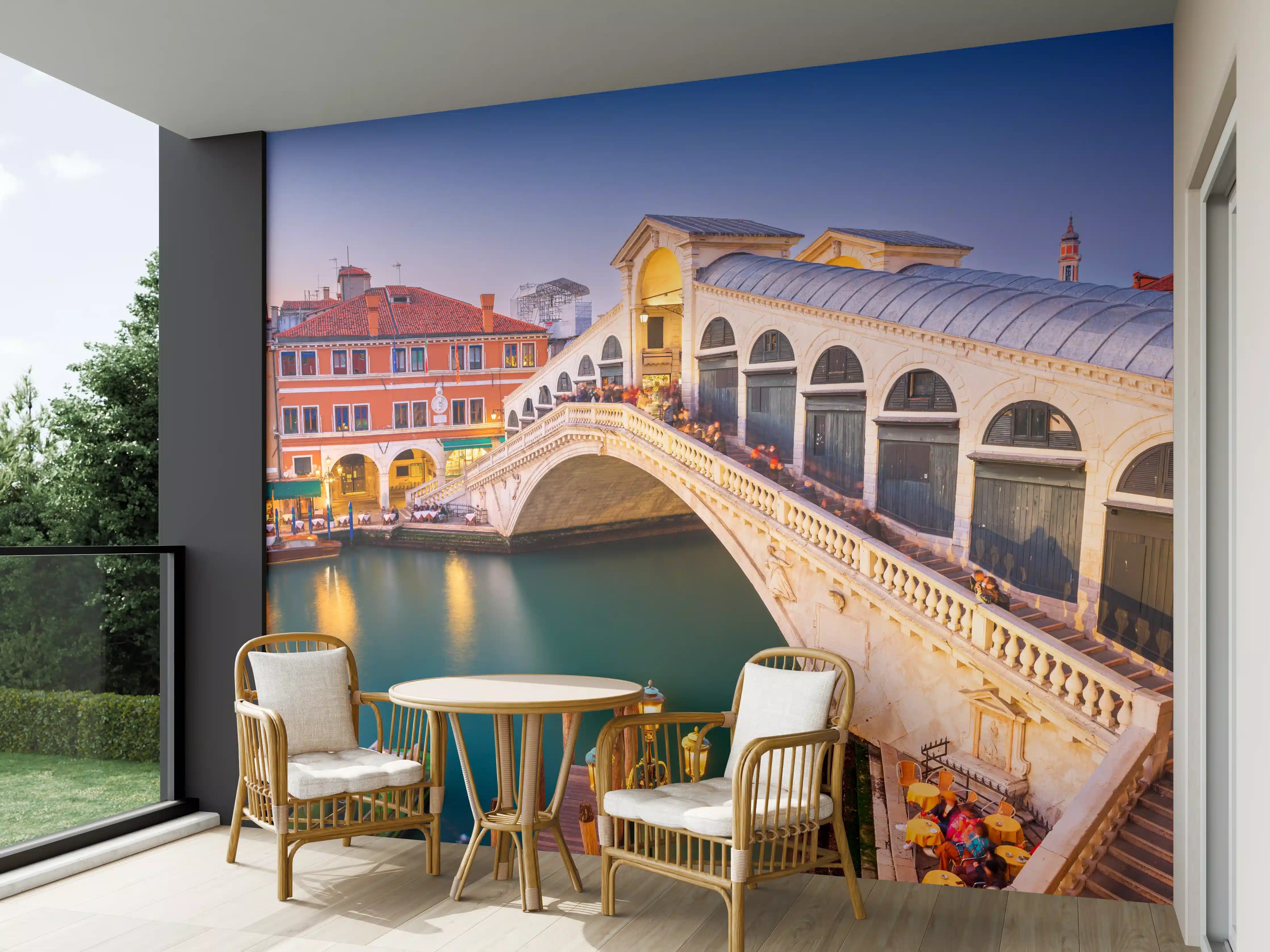Wandverkleidung außen - Rialto-Brücke über dem Canal Grande in Venedig