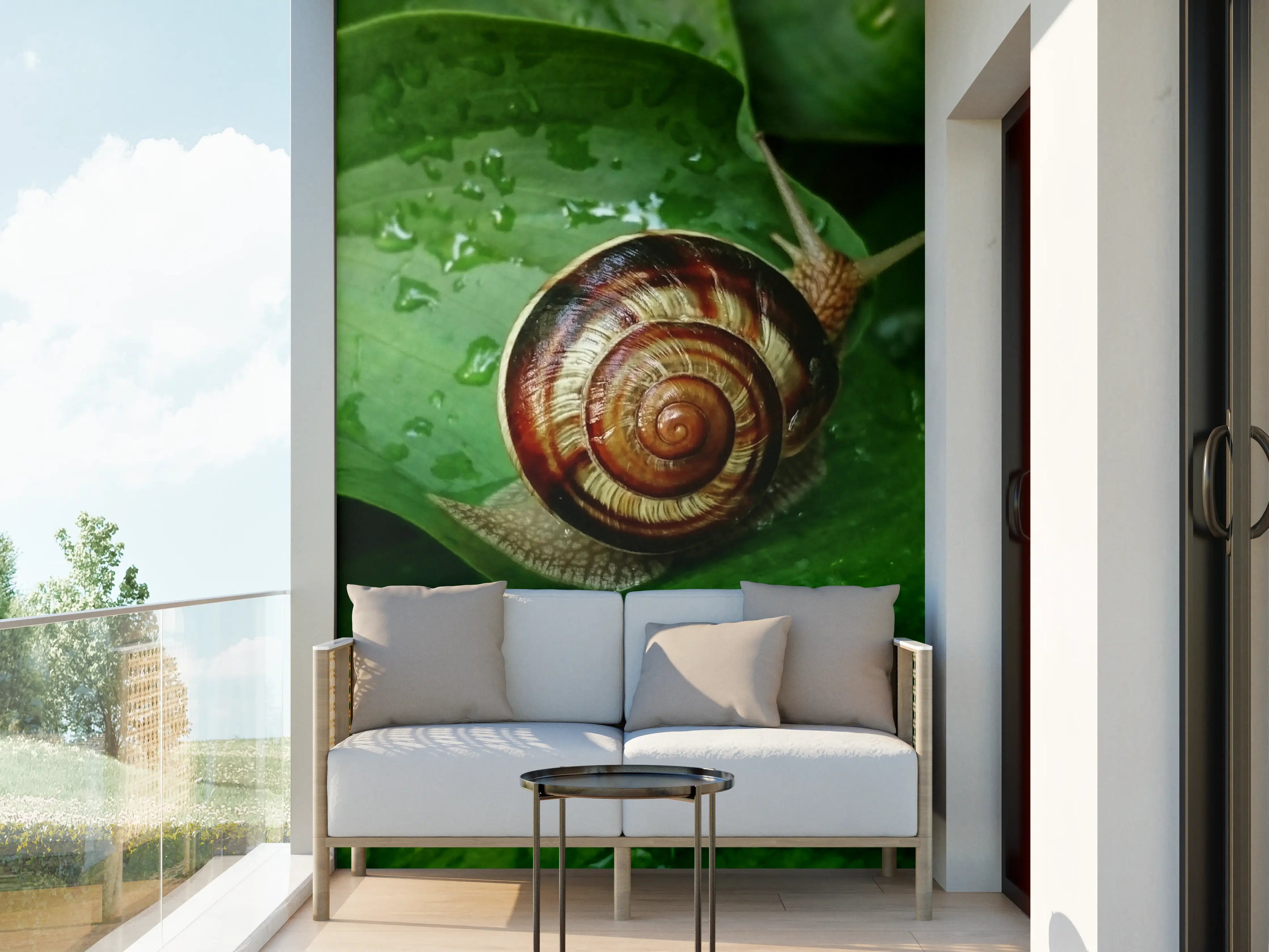 Wandverkleidung außen - Schnecke auf einem nassen Blatt