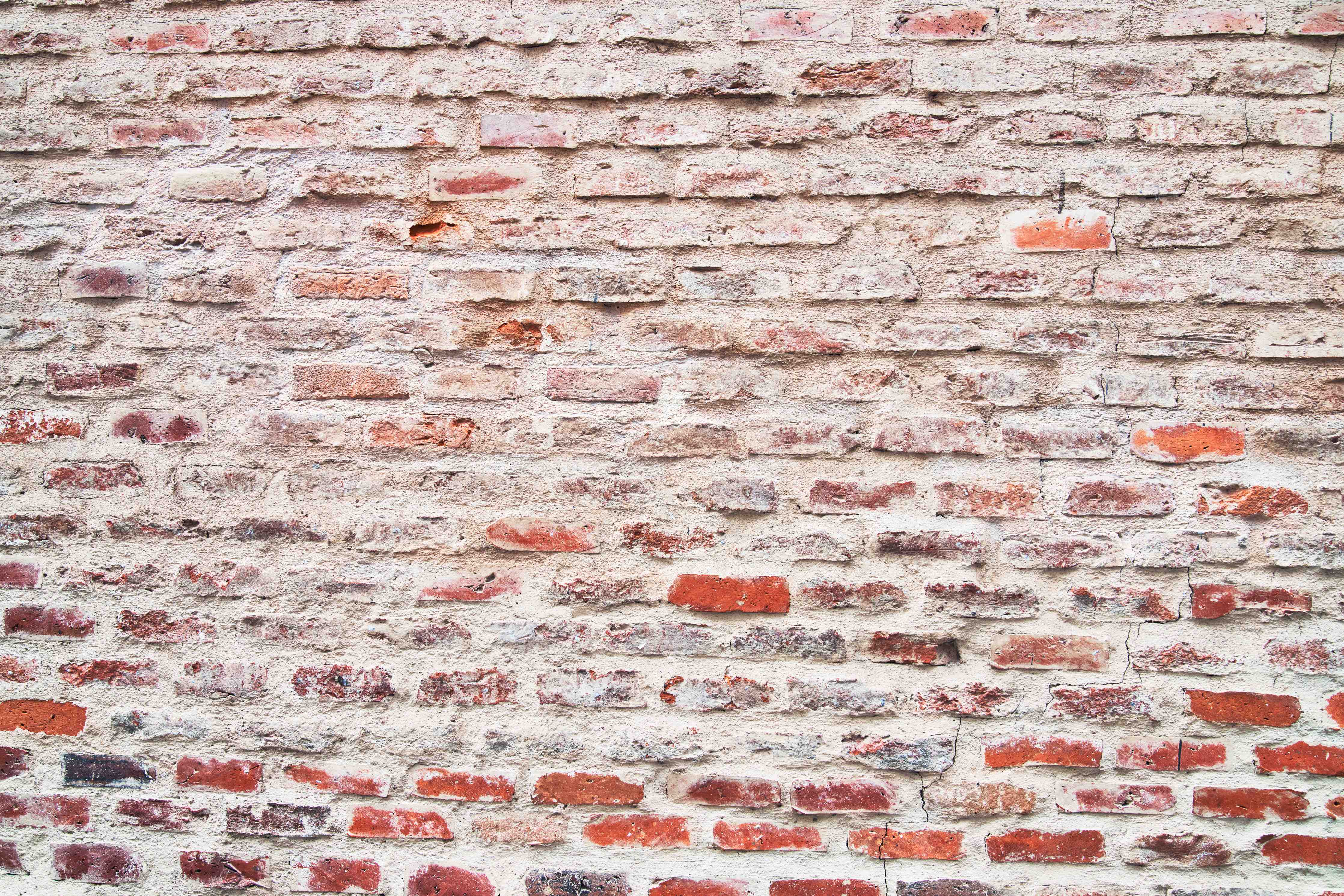 Wandverkleidung außen-Sehr alte kaputte Steinmauer