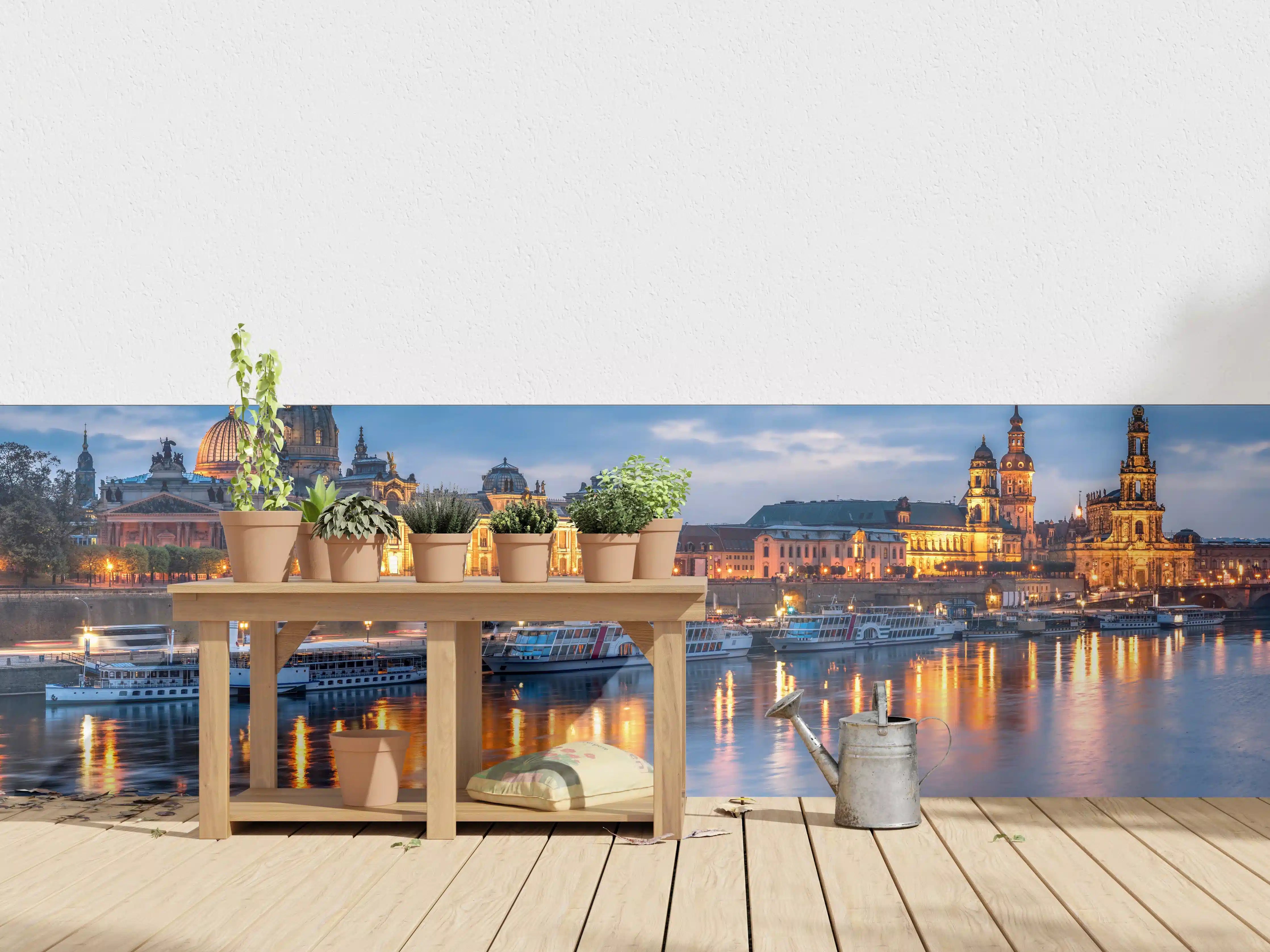 Wandverkleidung außen - Skyline von Dresden am Elbufer bei Nacht