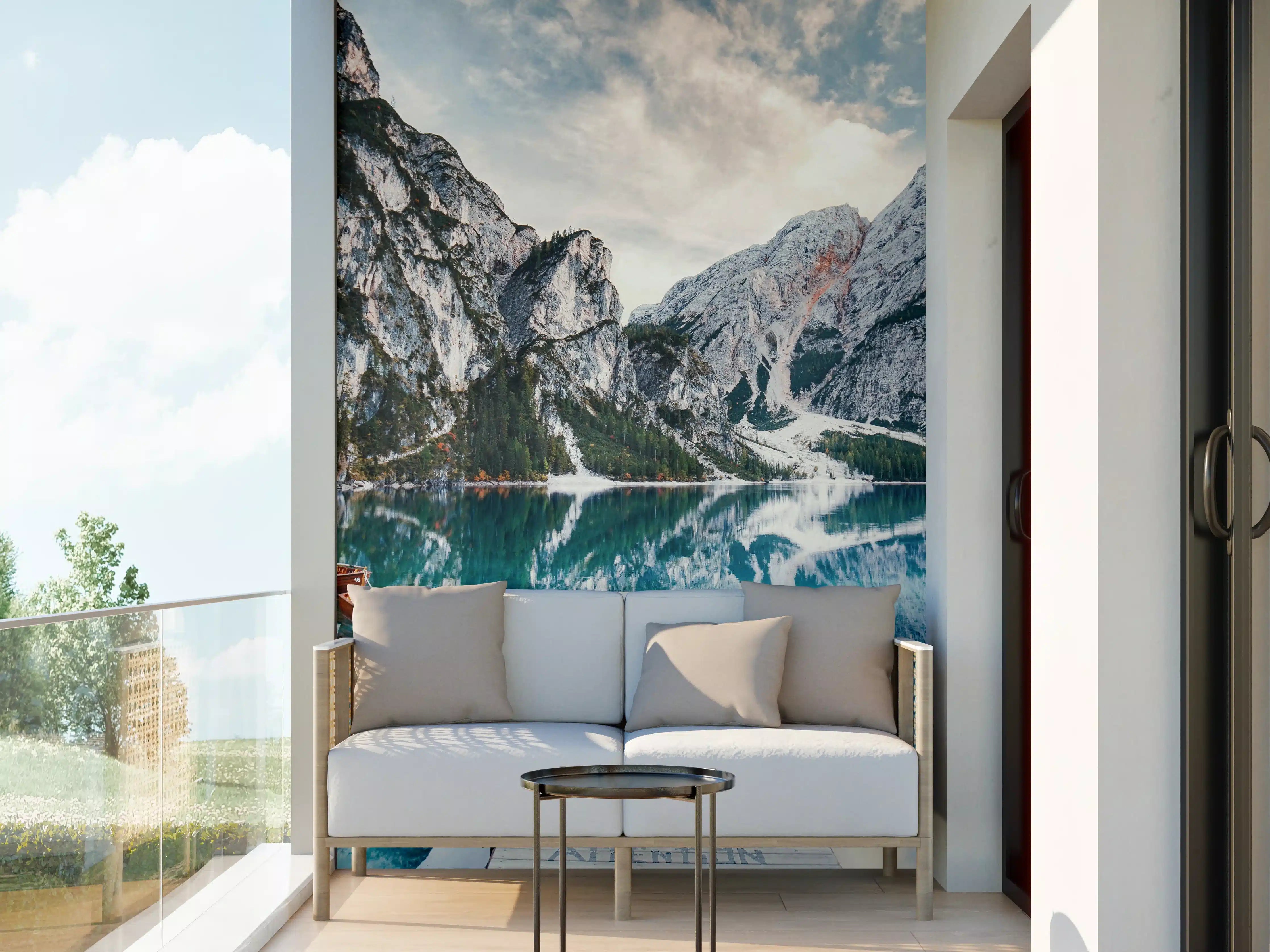 Wandverkleidung außen - Steg am Bergsee mit Booten