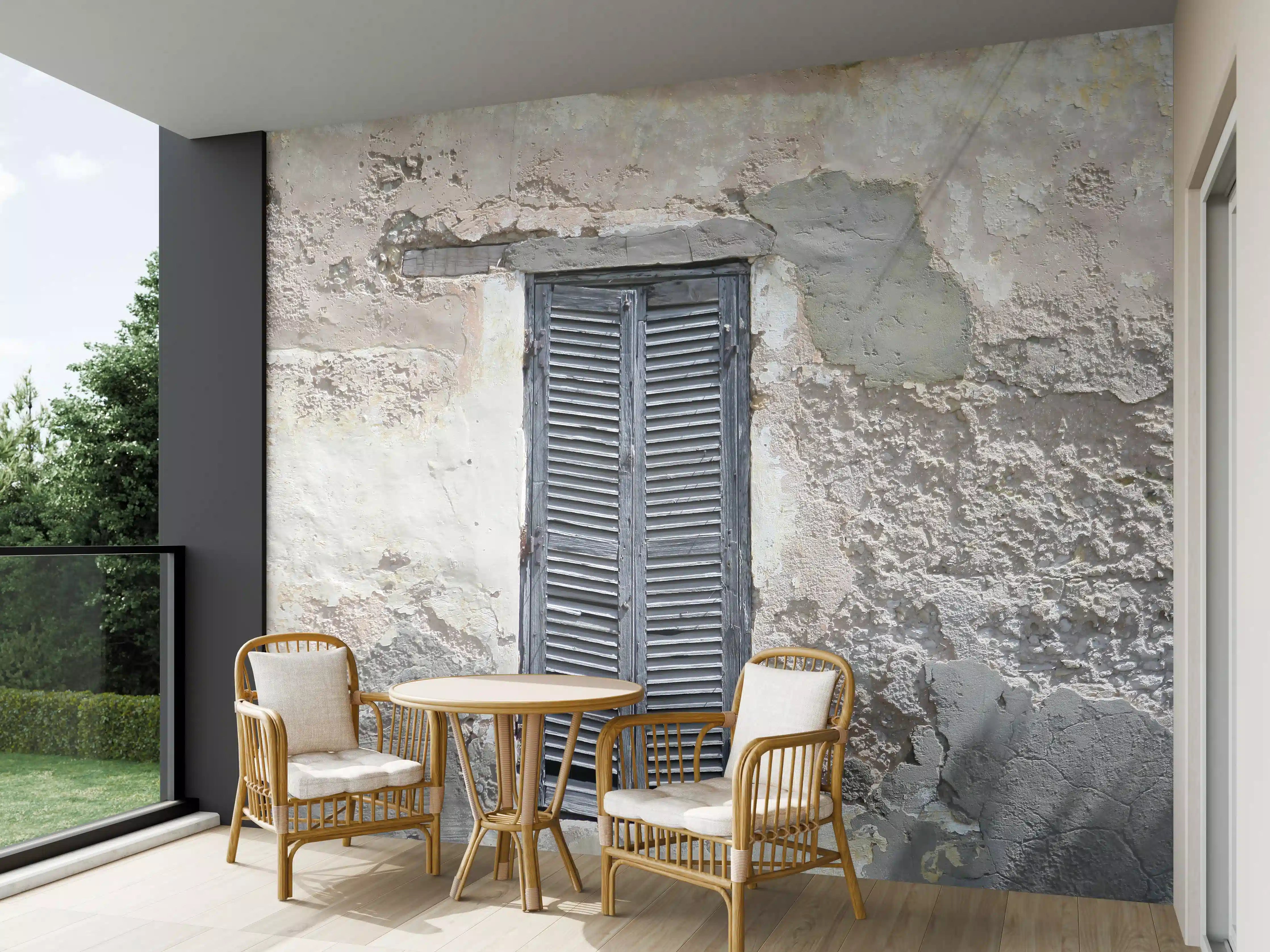 Wandverkleidung außen - Verwitterte Fensterladen an alter Wand