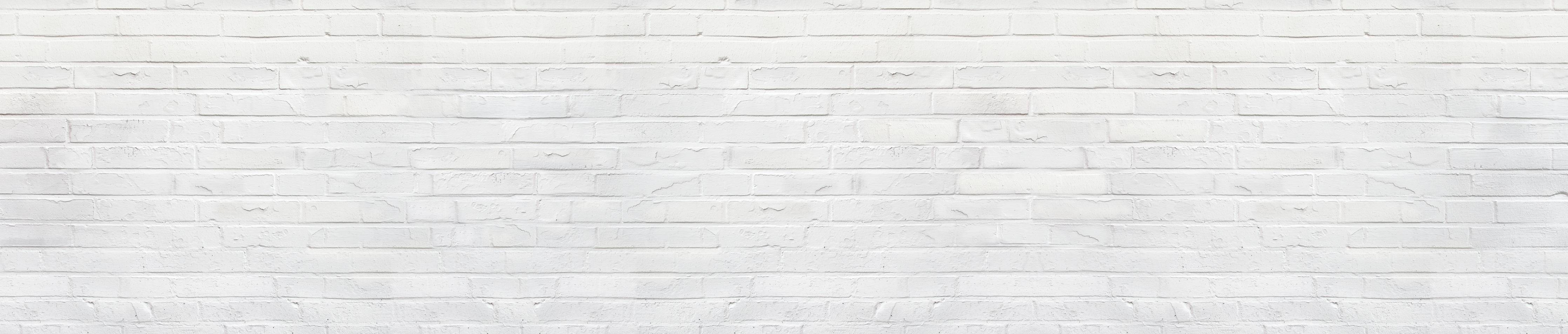 Wandverkleidung außen-Weiß bemalte Steinmauer