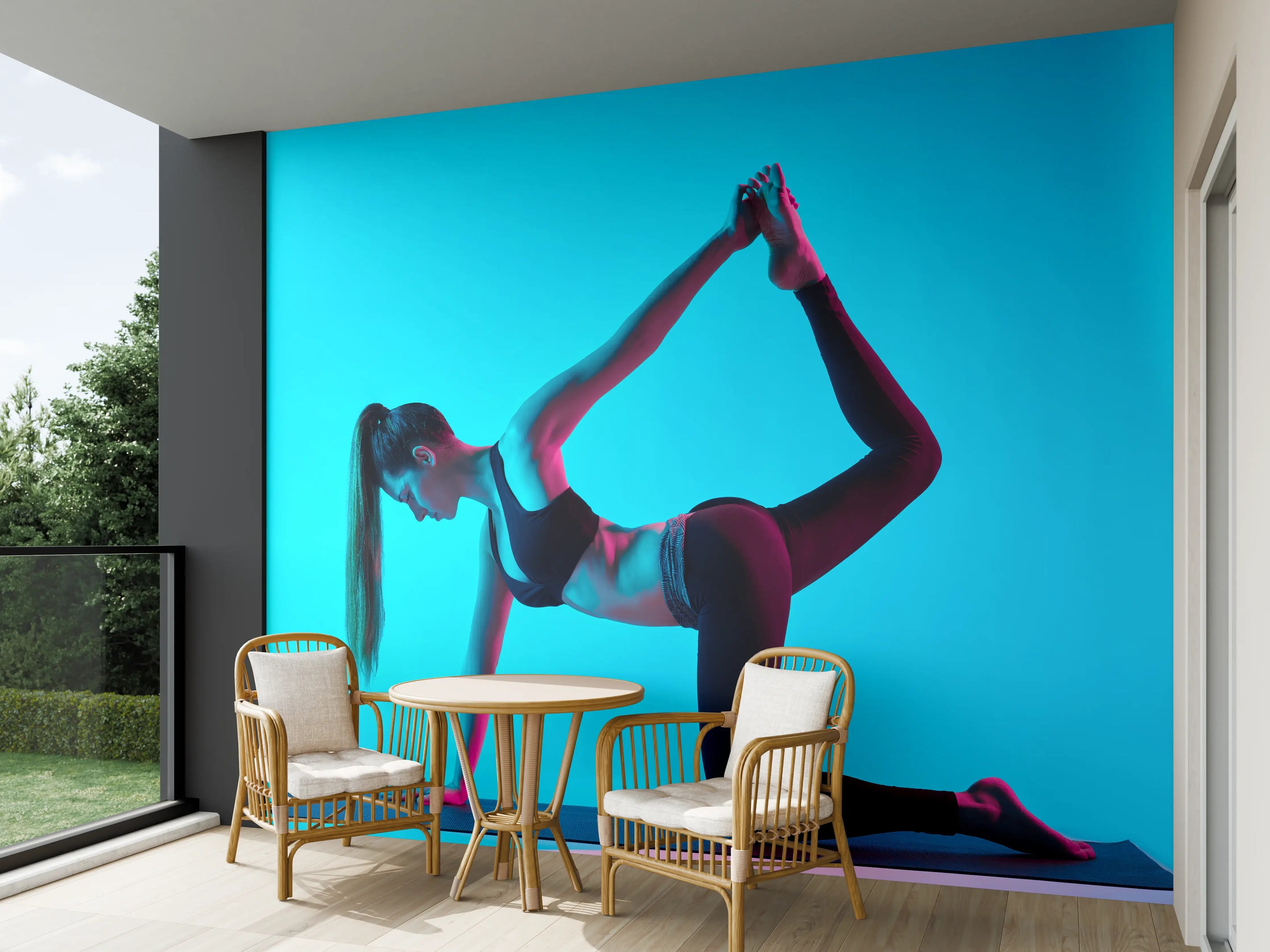 Wandverkleidung außen - konzentrierte Frau in Yoga-Pose