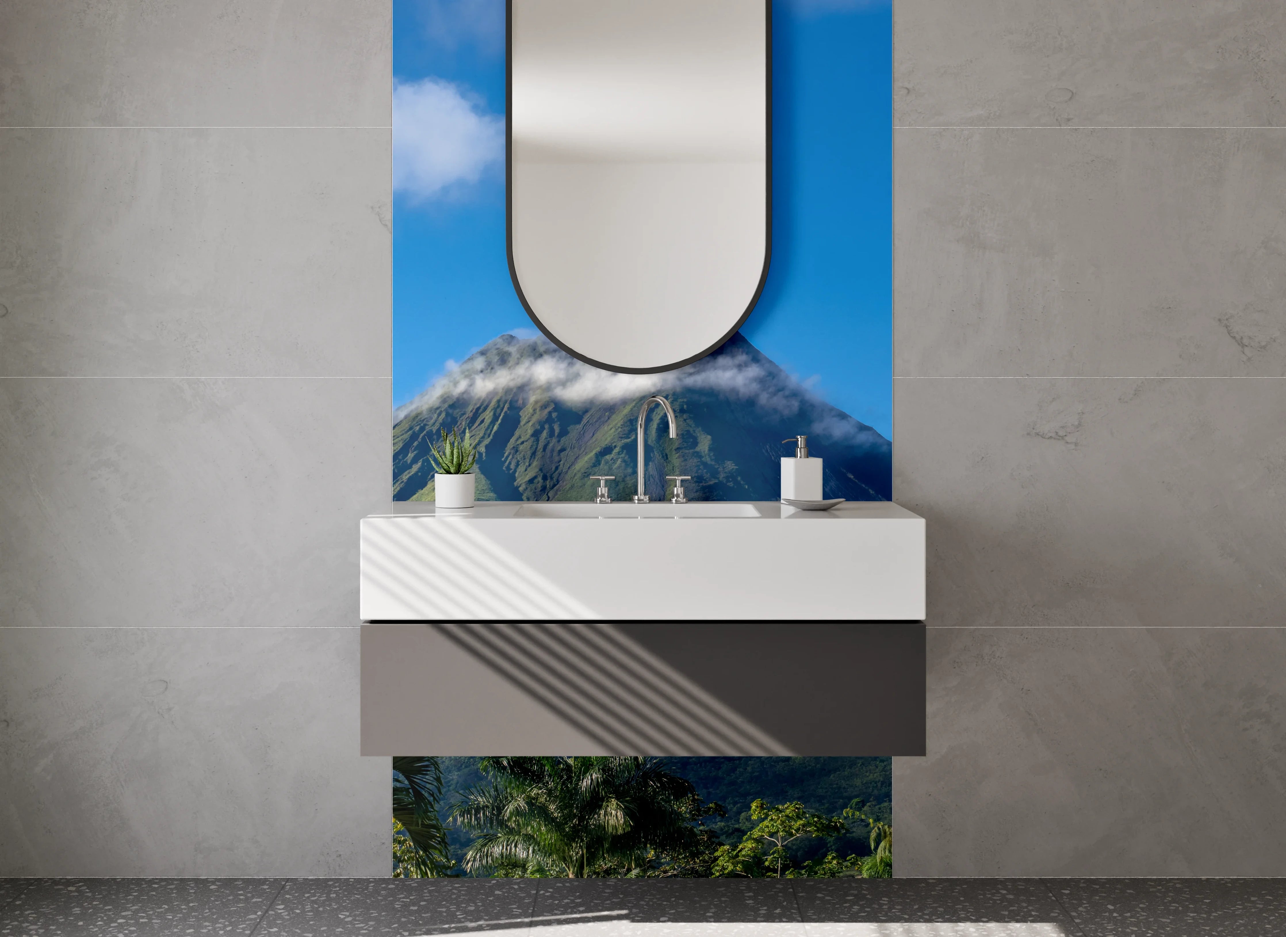 Waschbecken-Rückwand - Aktiver Vulkan mit üppiger Vegetation