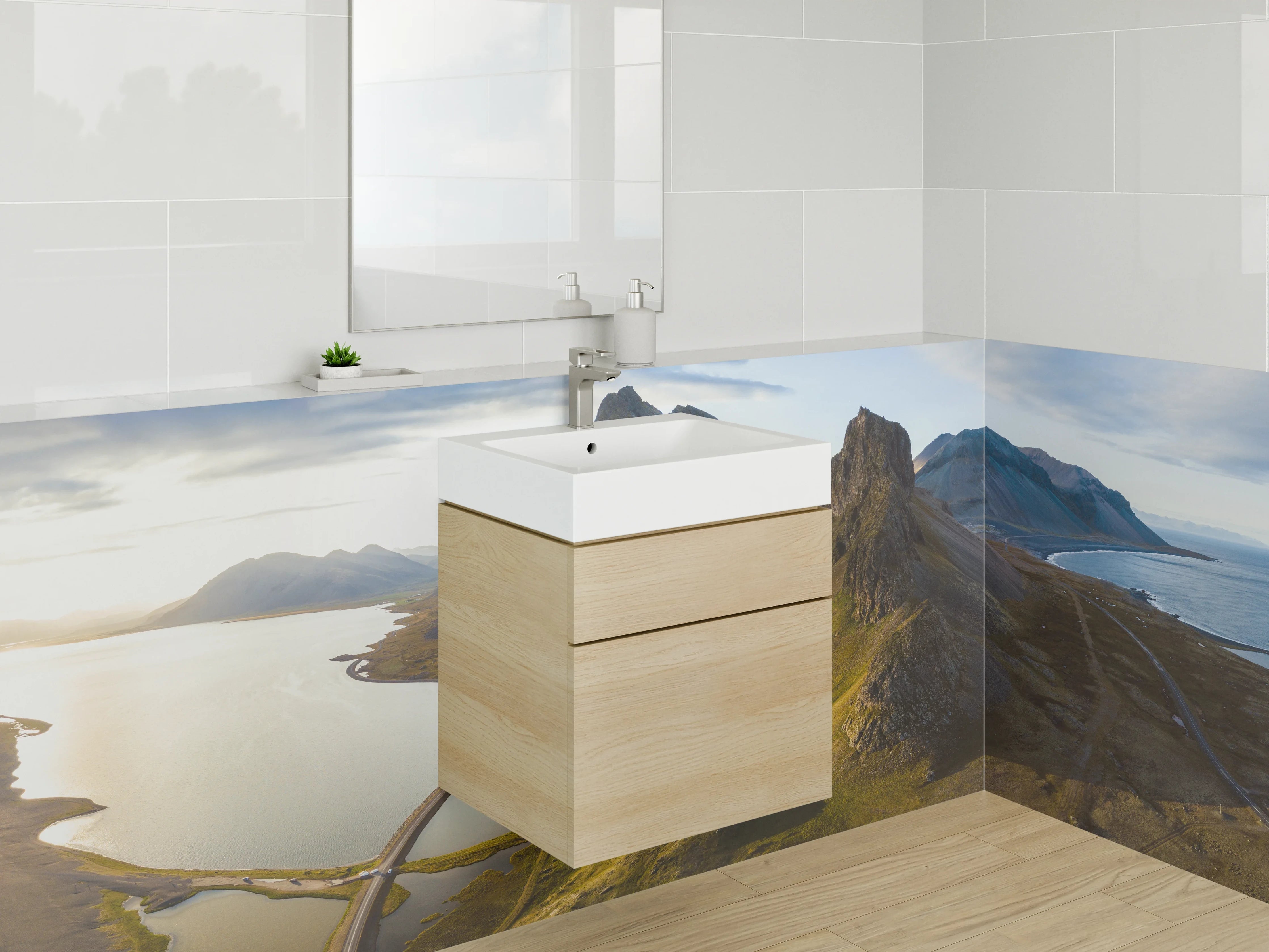 Waschbecken-Rückwand - Bergkette am Wasser mit Sonnenlicht