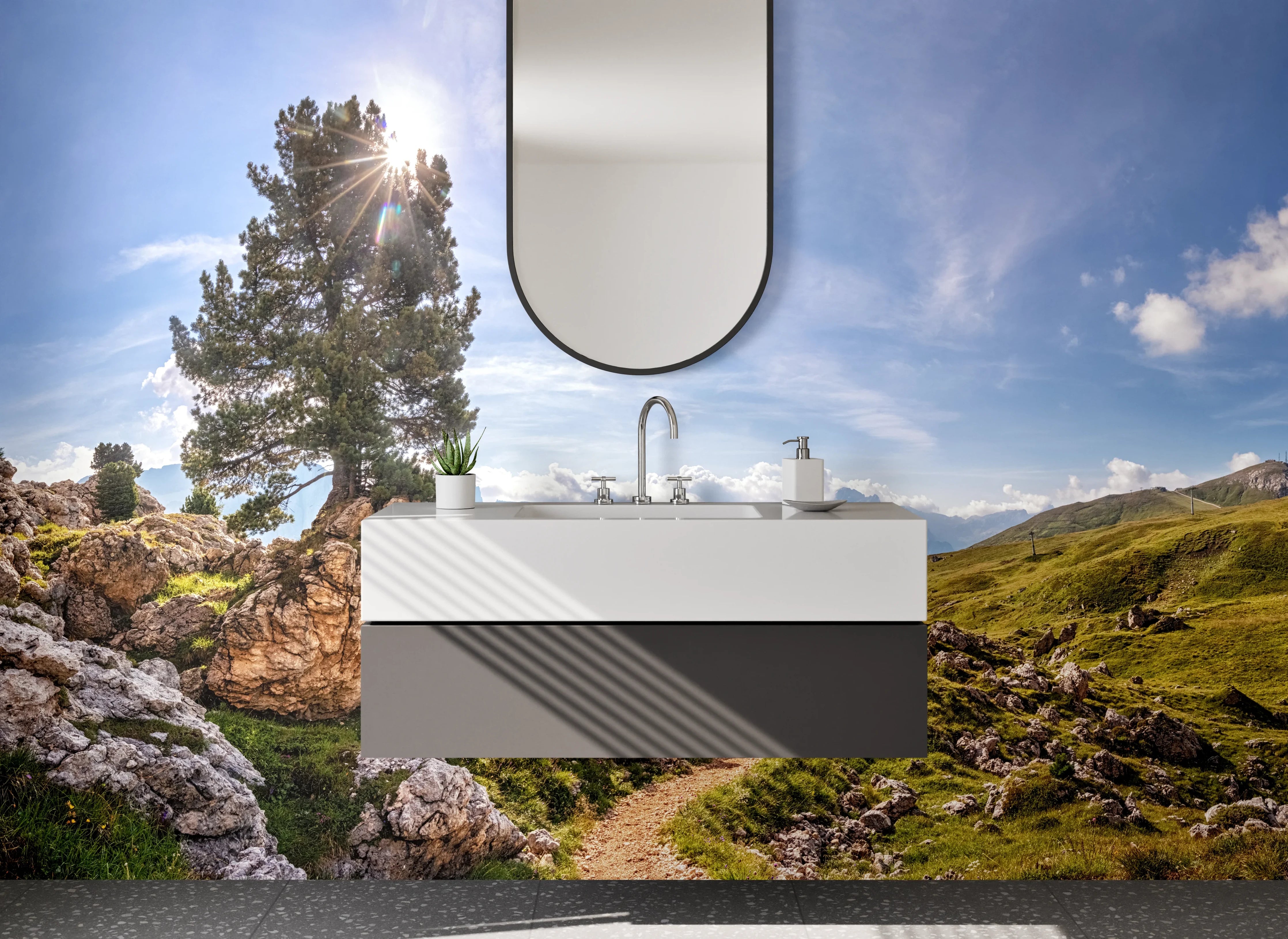 Waschbecken-Rückwand - Berglandschaft mit Baum und Sonnenstrahlen