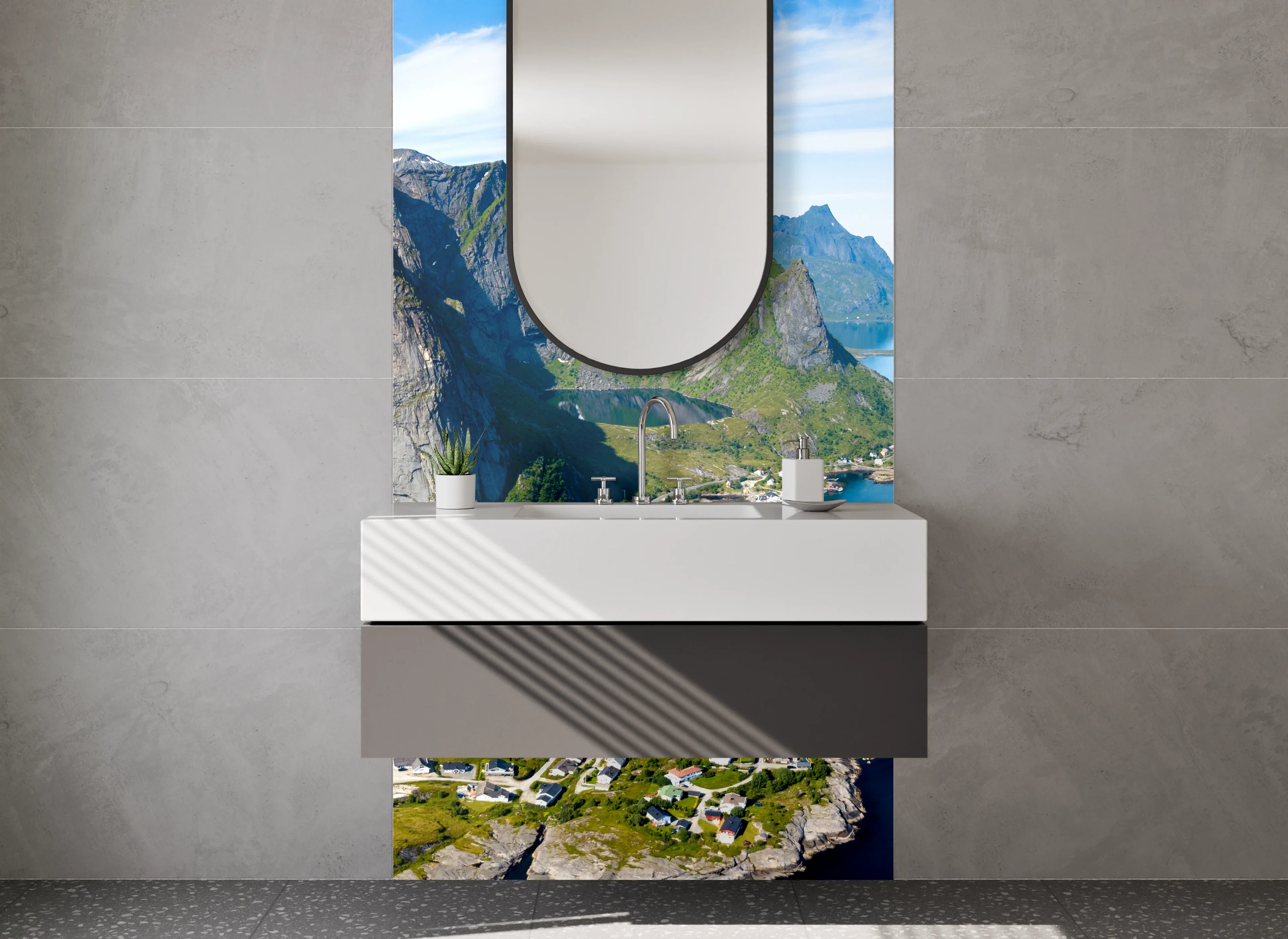Waschbecken-Rückwand - Bergpanorama mit Fjord und Dörfern