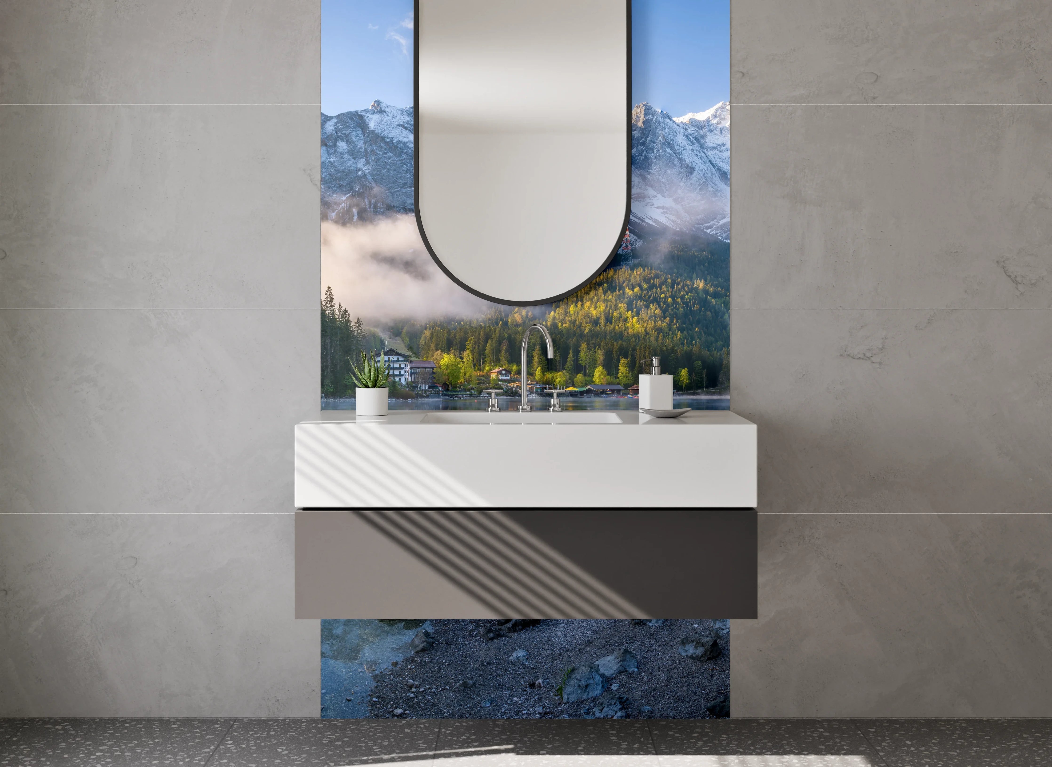 Waschbecken-Rückwand - Bergsee mit Schnee bedeckten Gipfeln und spiegelndem Wasser