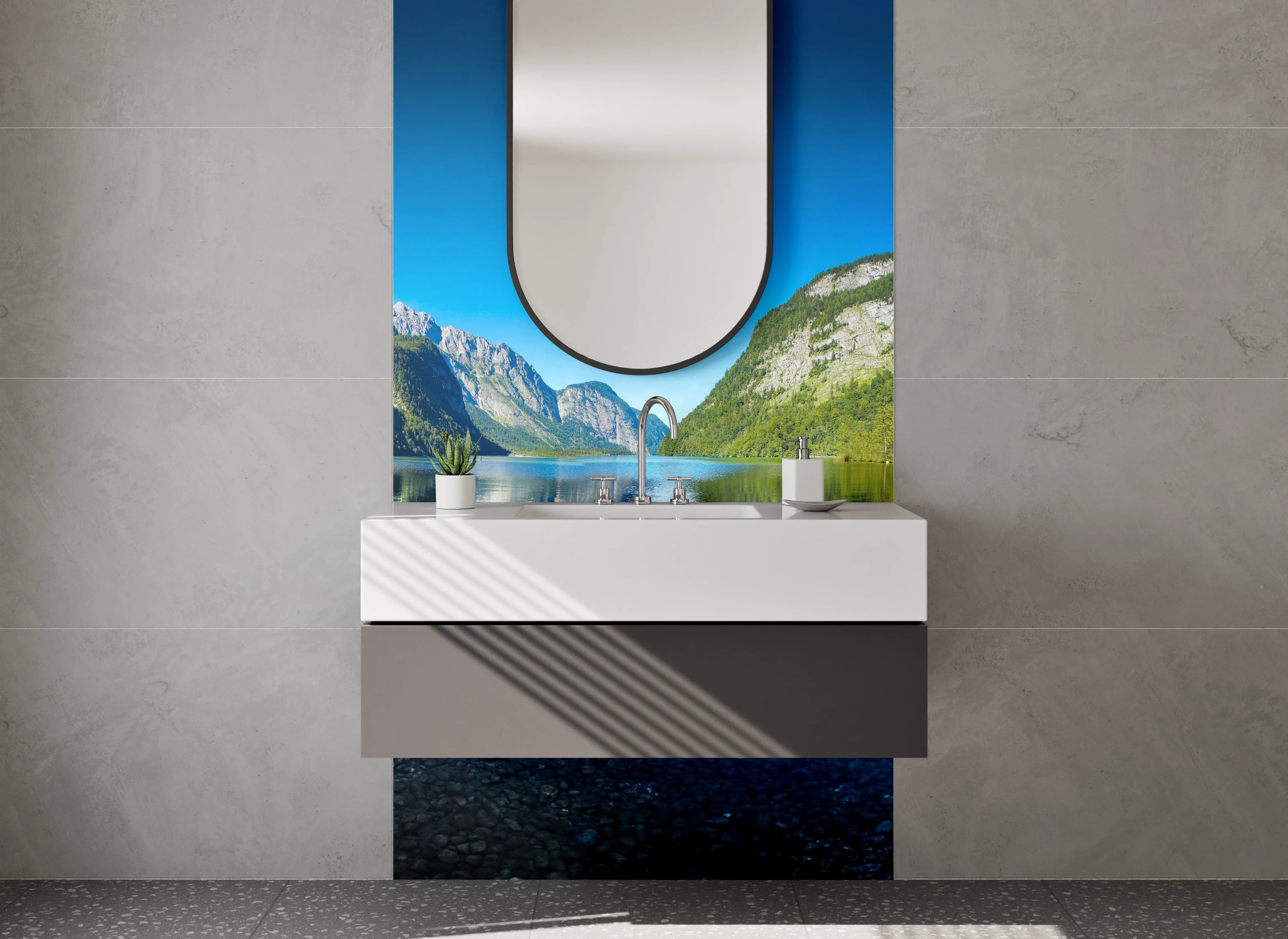 Waschbecken-Rückwand - Bergsee mit Spiegelung in klarer Natur