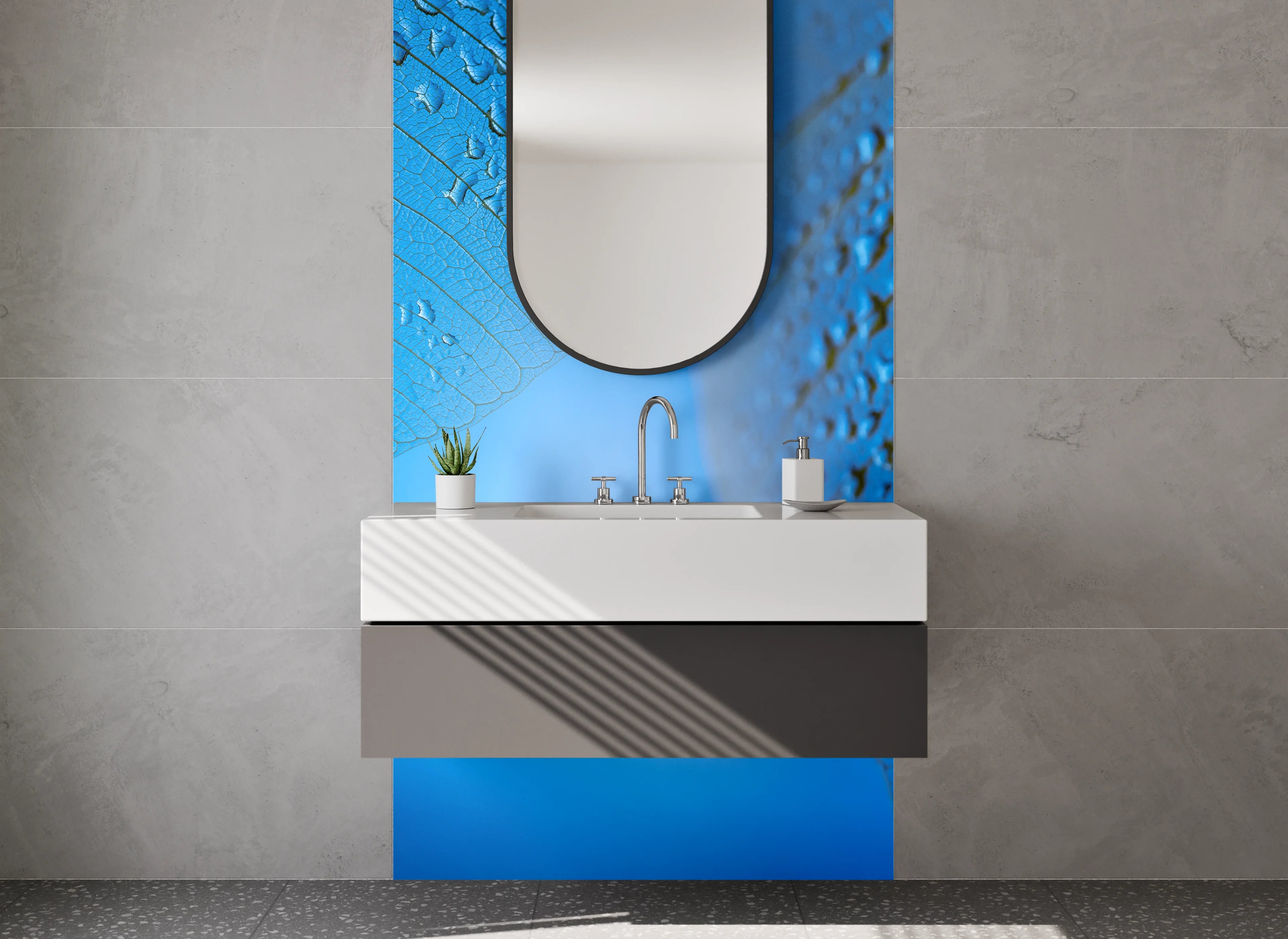 Waschbecken-Rückwand - Blatt im Tau auf Blau