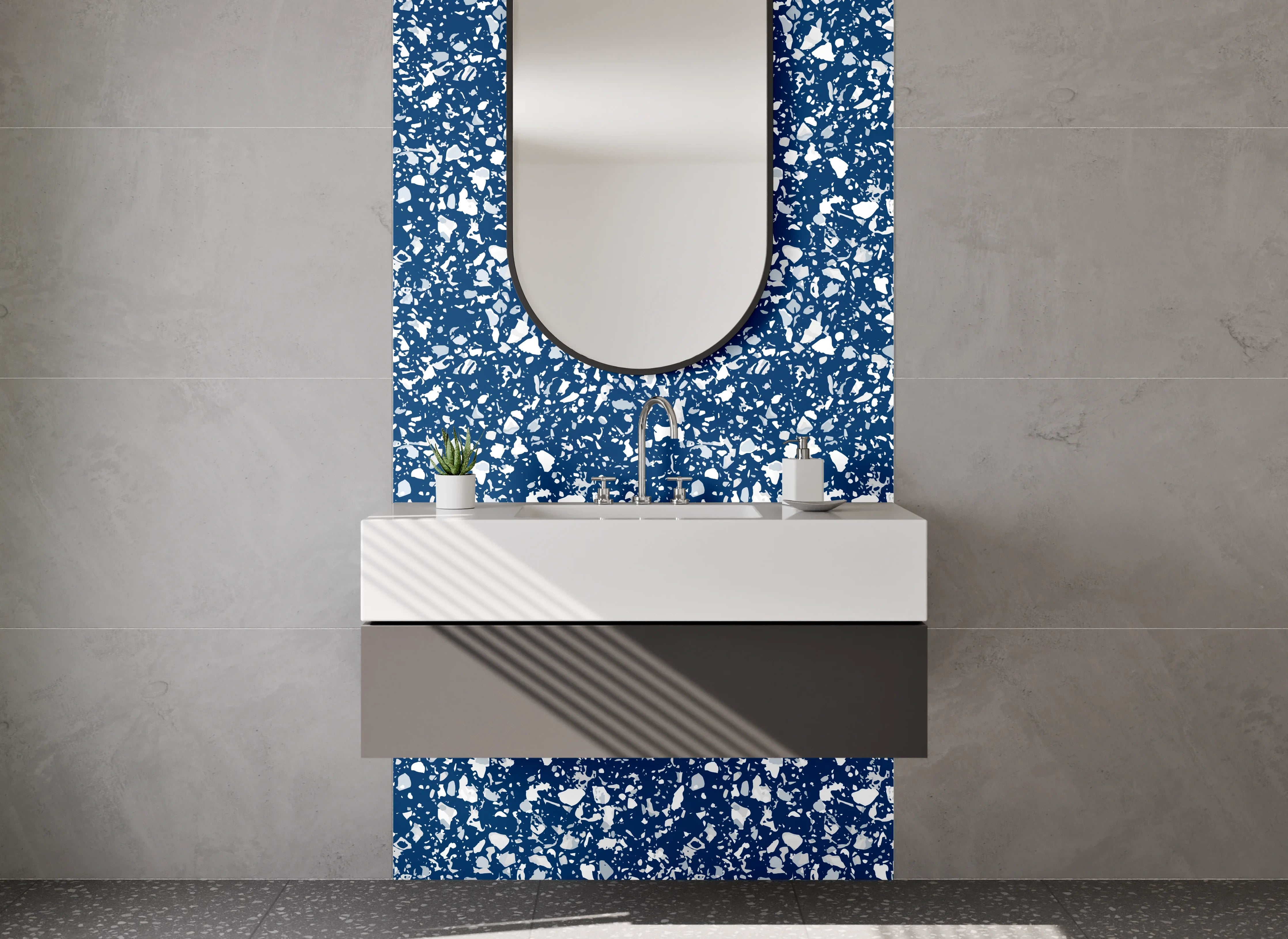 Waschbecken-Rückwand - Blau-Graues Blütenmosaik auf Weiß