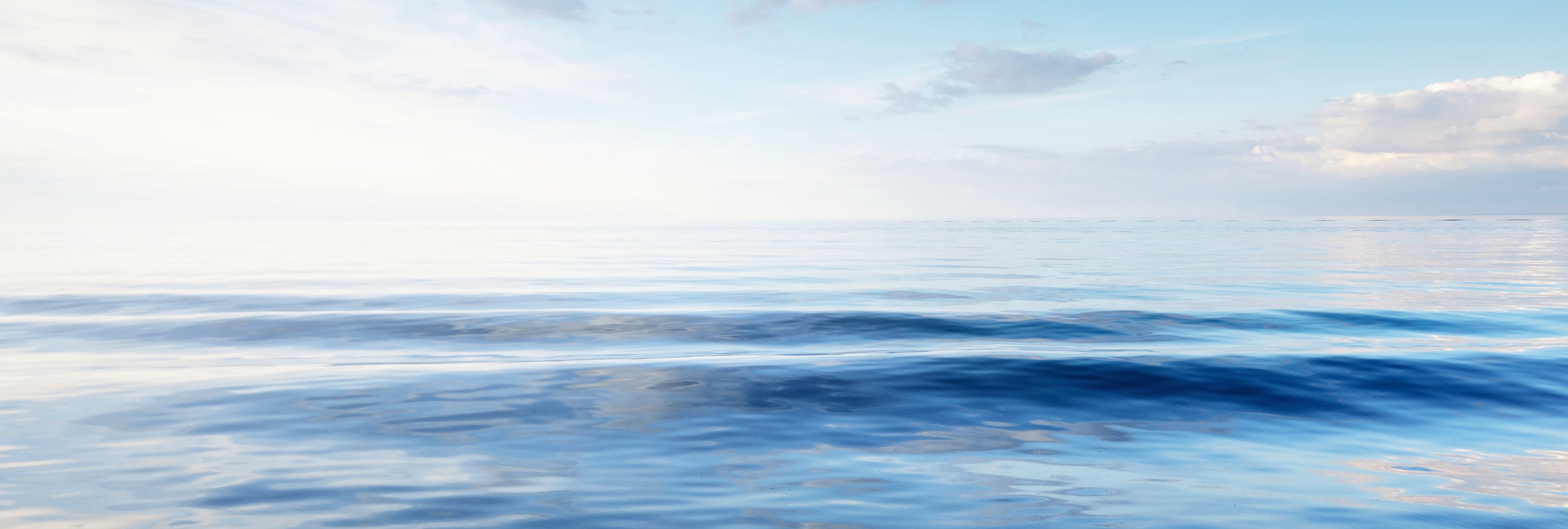 Waschbecken-Rückwand-Blauer Horizont über ruhigem Wasser