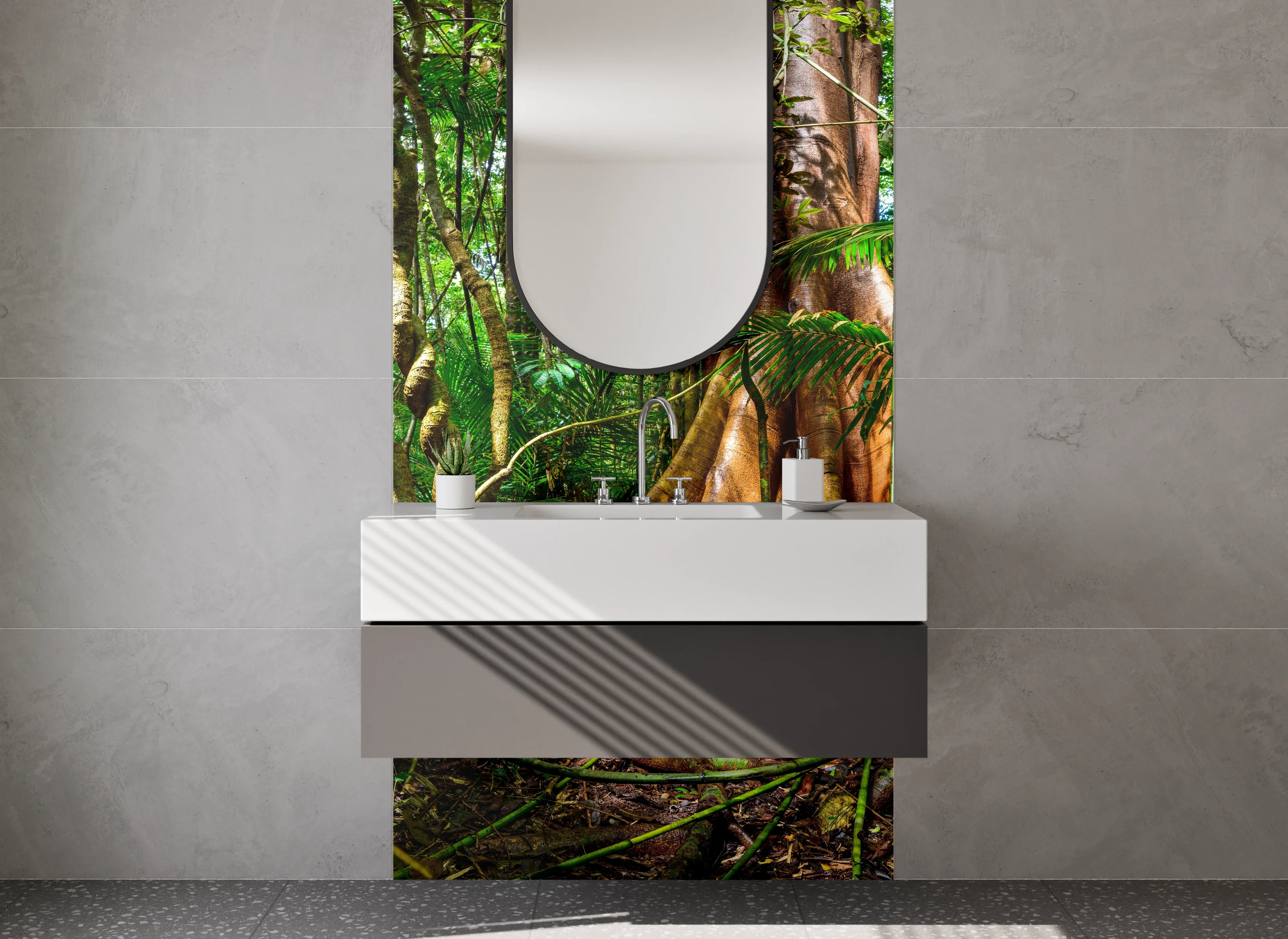 Waschbecken-Rückwand - Dschungel mit riesigem Baumstumpf