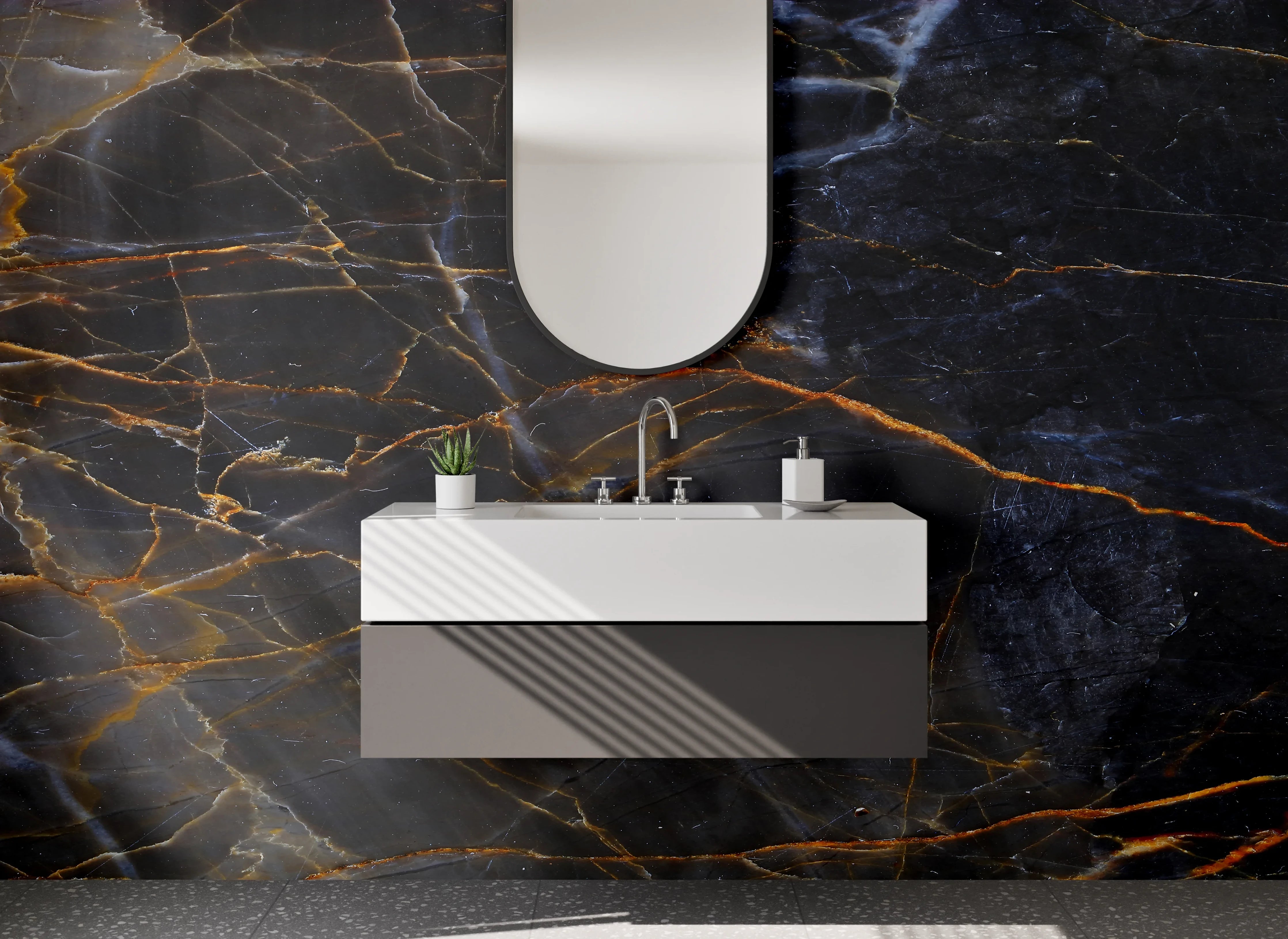 Waschbecken-Rückwand - Dunkle Eleganz mit goldenen Adern