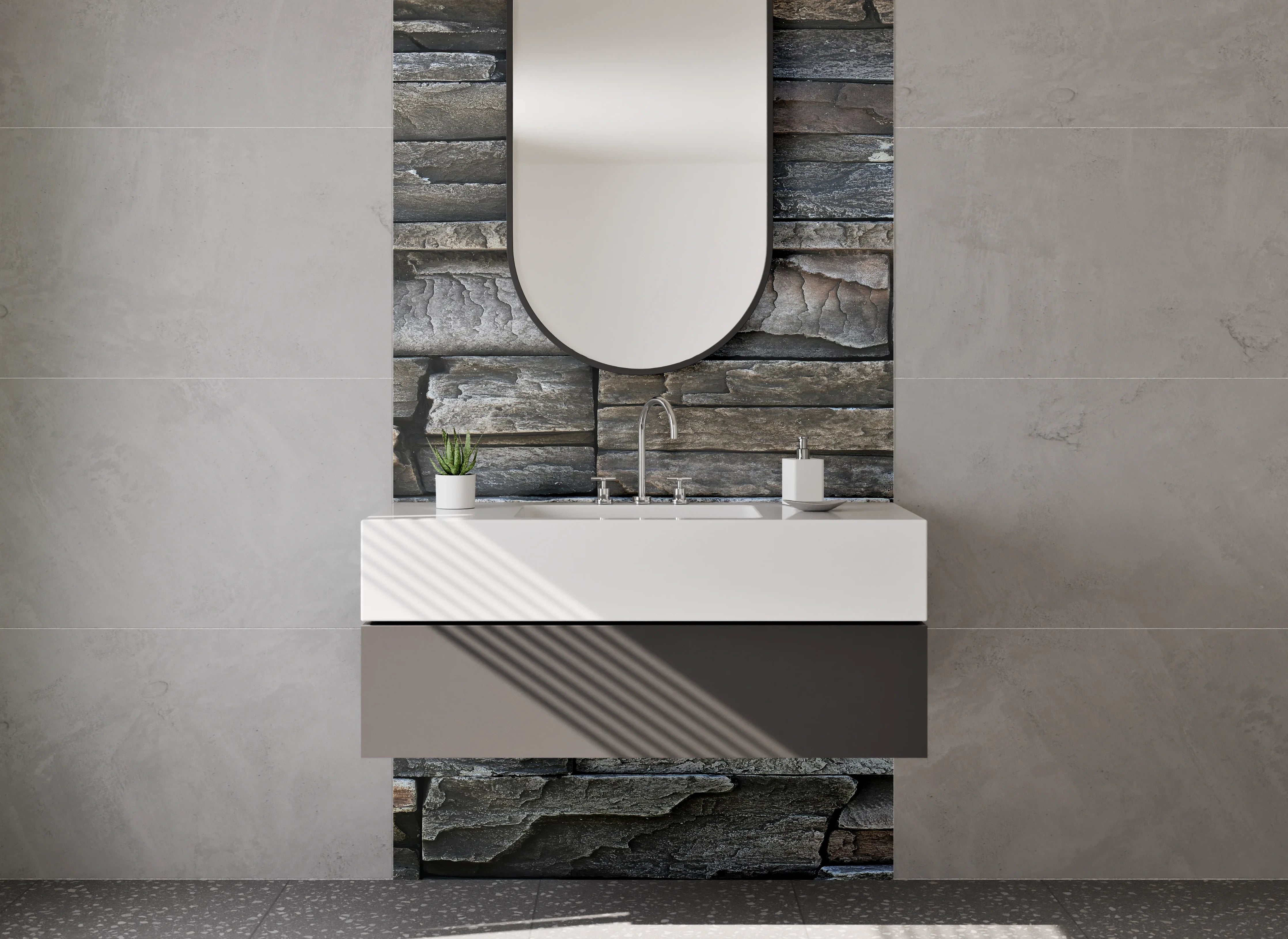 Waschbecken-Rückwand - Dunkle Natursteinmauer