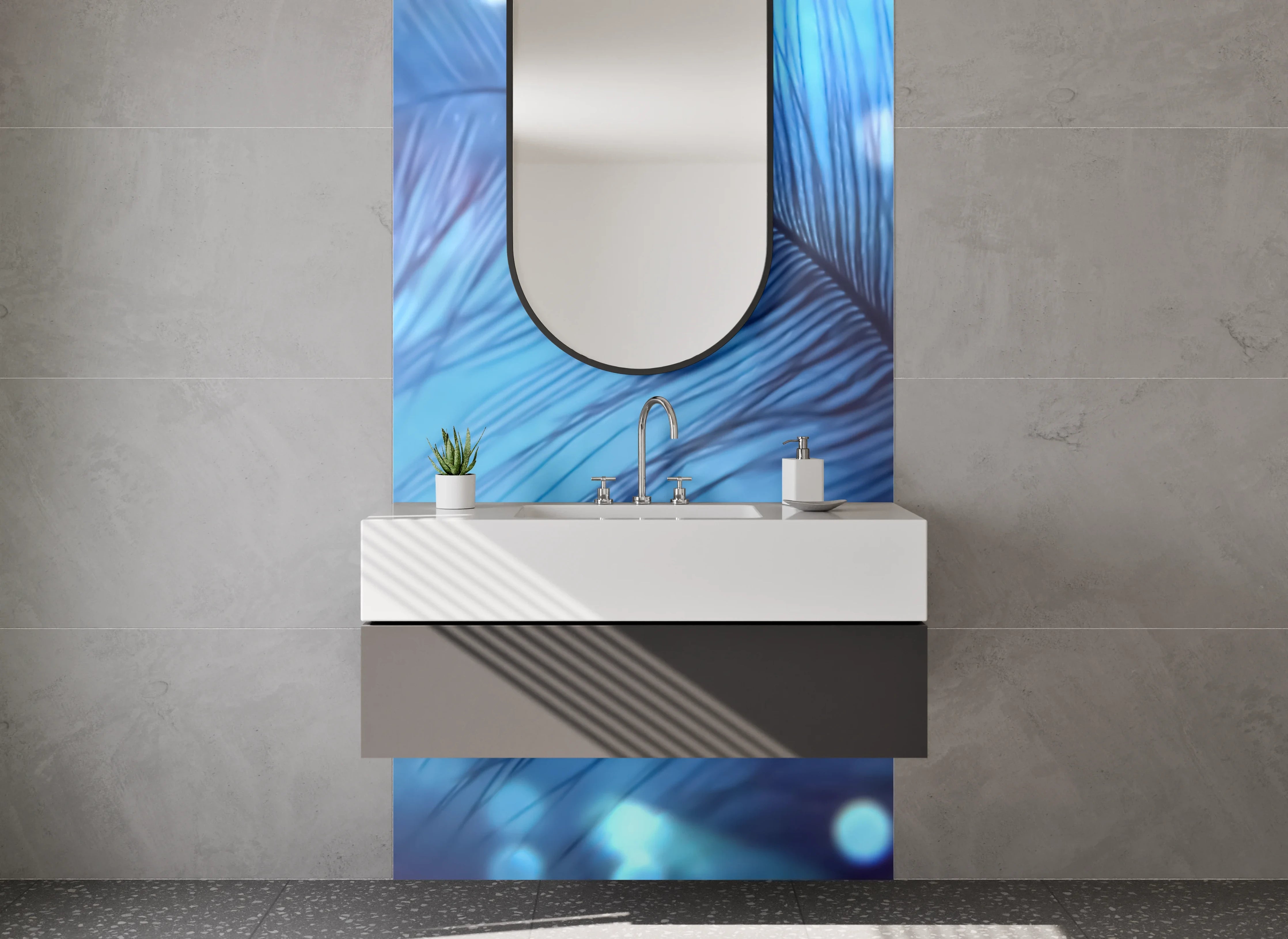 Waschbecken-Rückwand - Feder in Blau – Sanfte Abstraktion