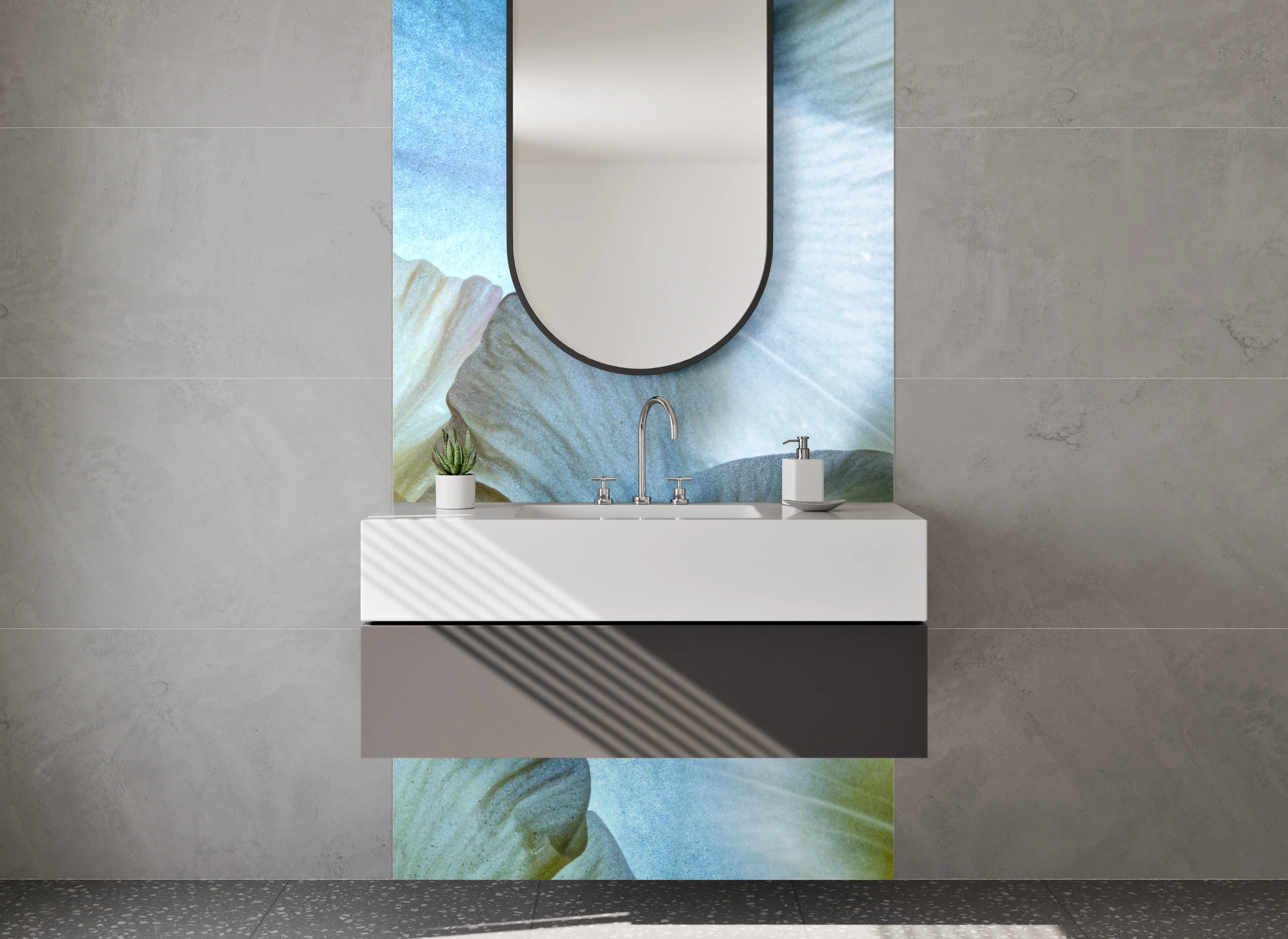 Waschbecken-Rückwand - Florale Eleganz in Pastellblau