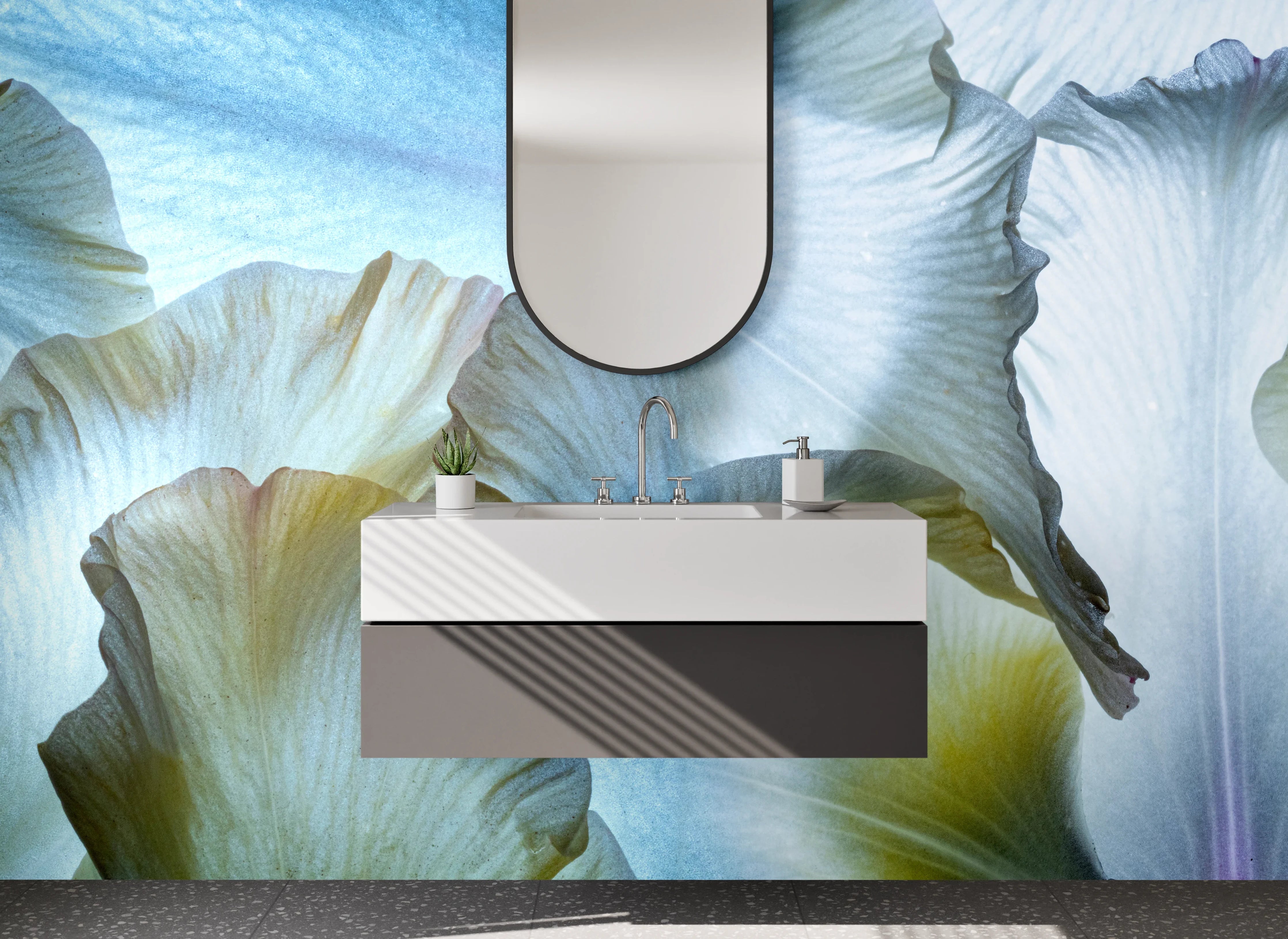 Waschbecken-Rückwand - Florale Eleganz in Pastellblau